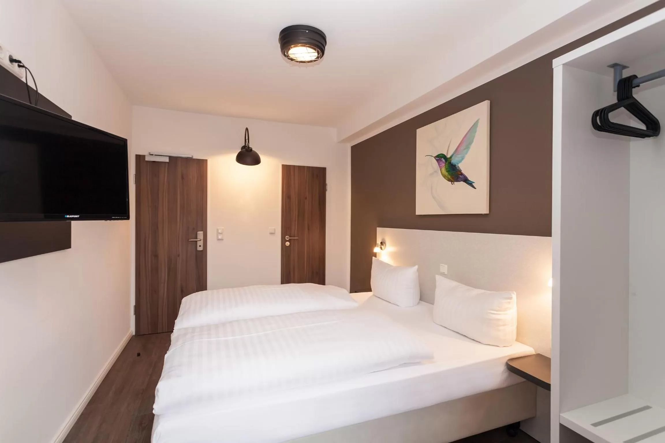 Photo of the whole room, Bed in Hotel West