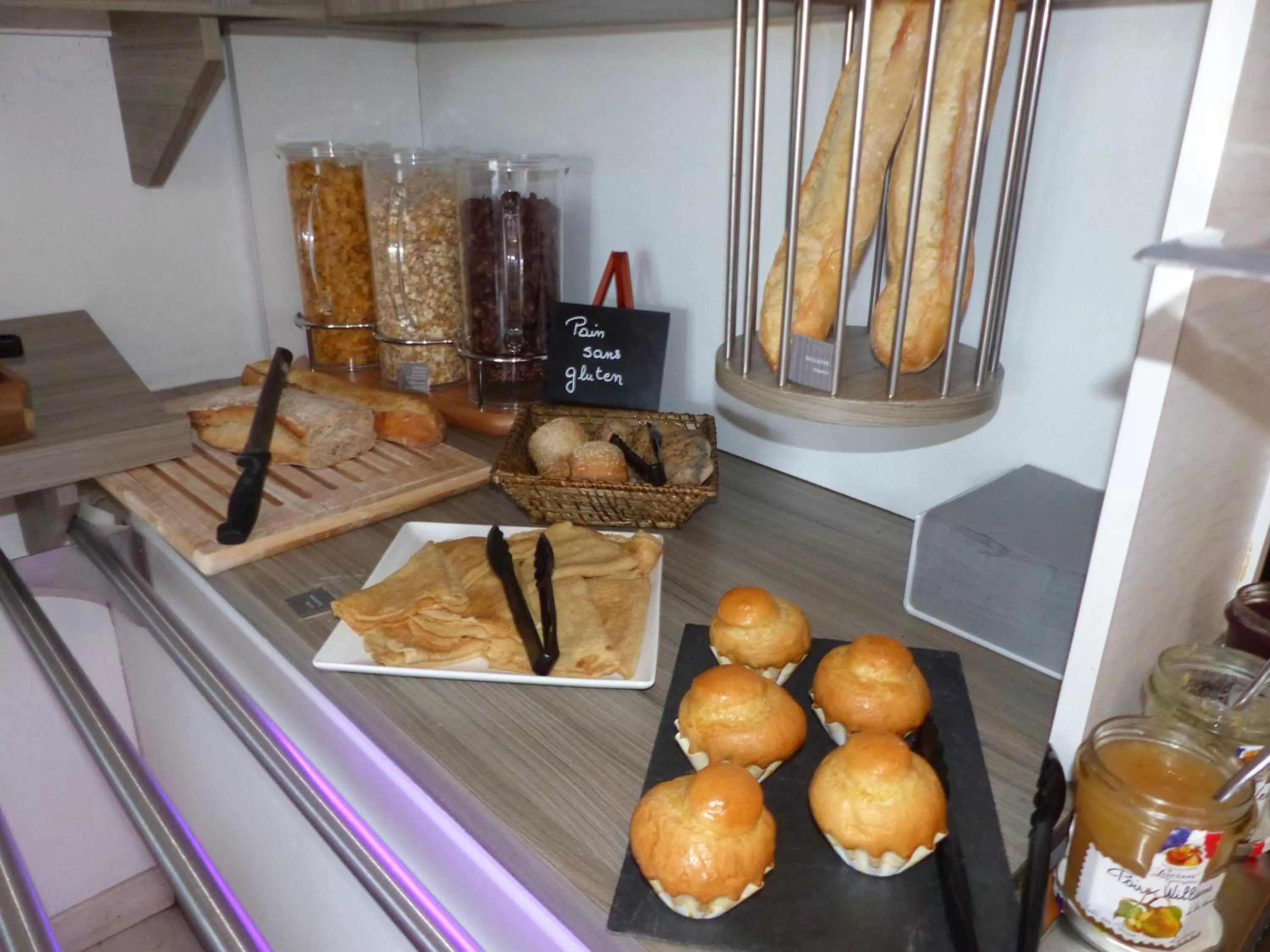 Buffet breakfast in Kyriad Toulouse Sud - Roques