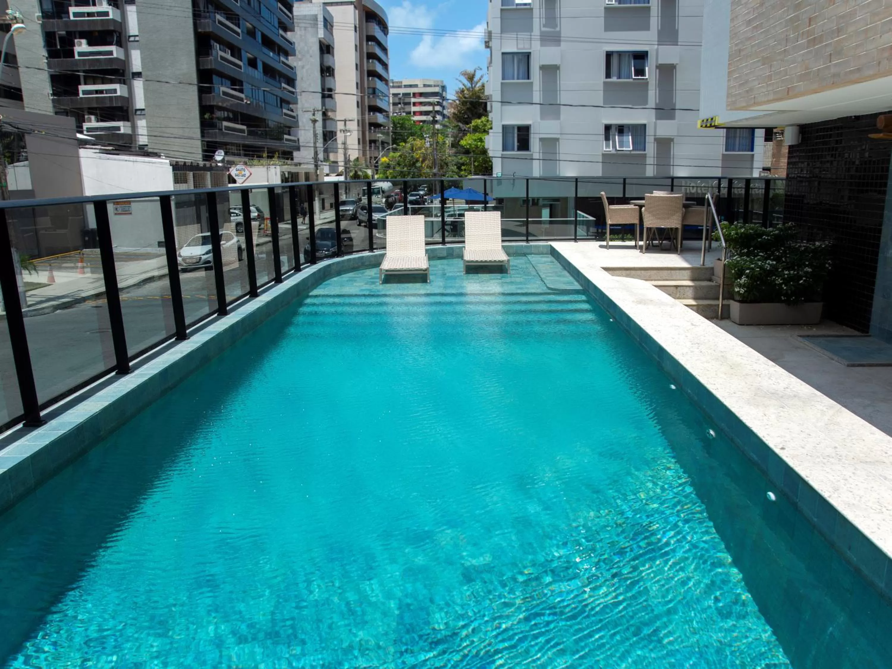 Swimming pool in Comfort Hotel Maceió