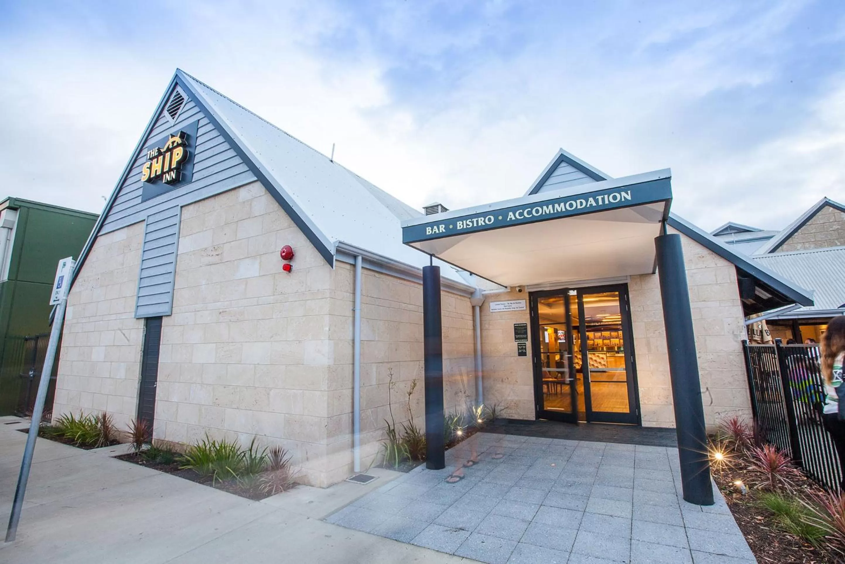 Facade/entrance in Nightcap at the Ship Inn