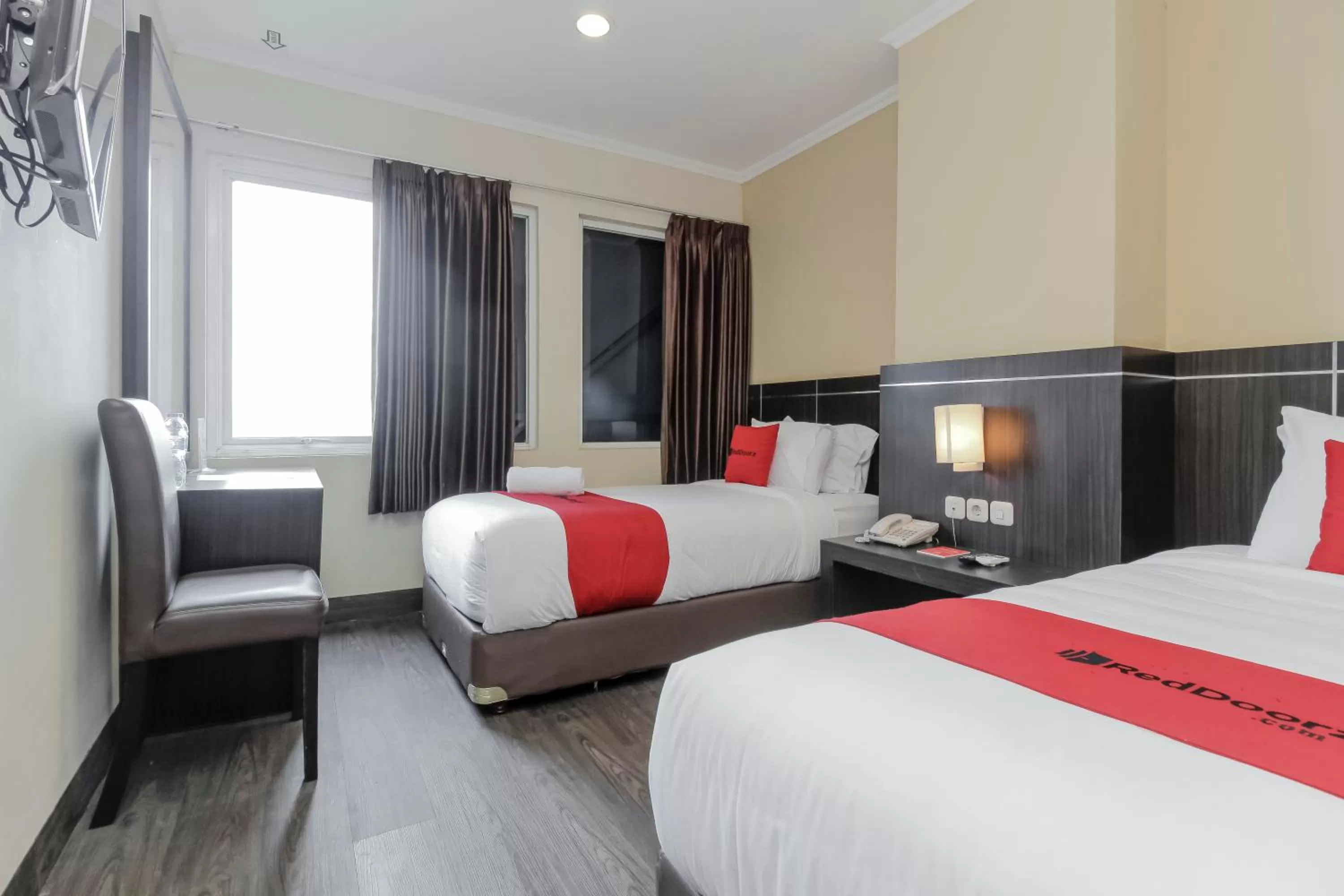 Bedroom, Bed in RedDoorz Plus @ Thamrin