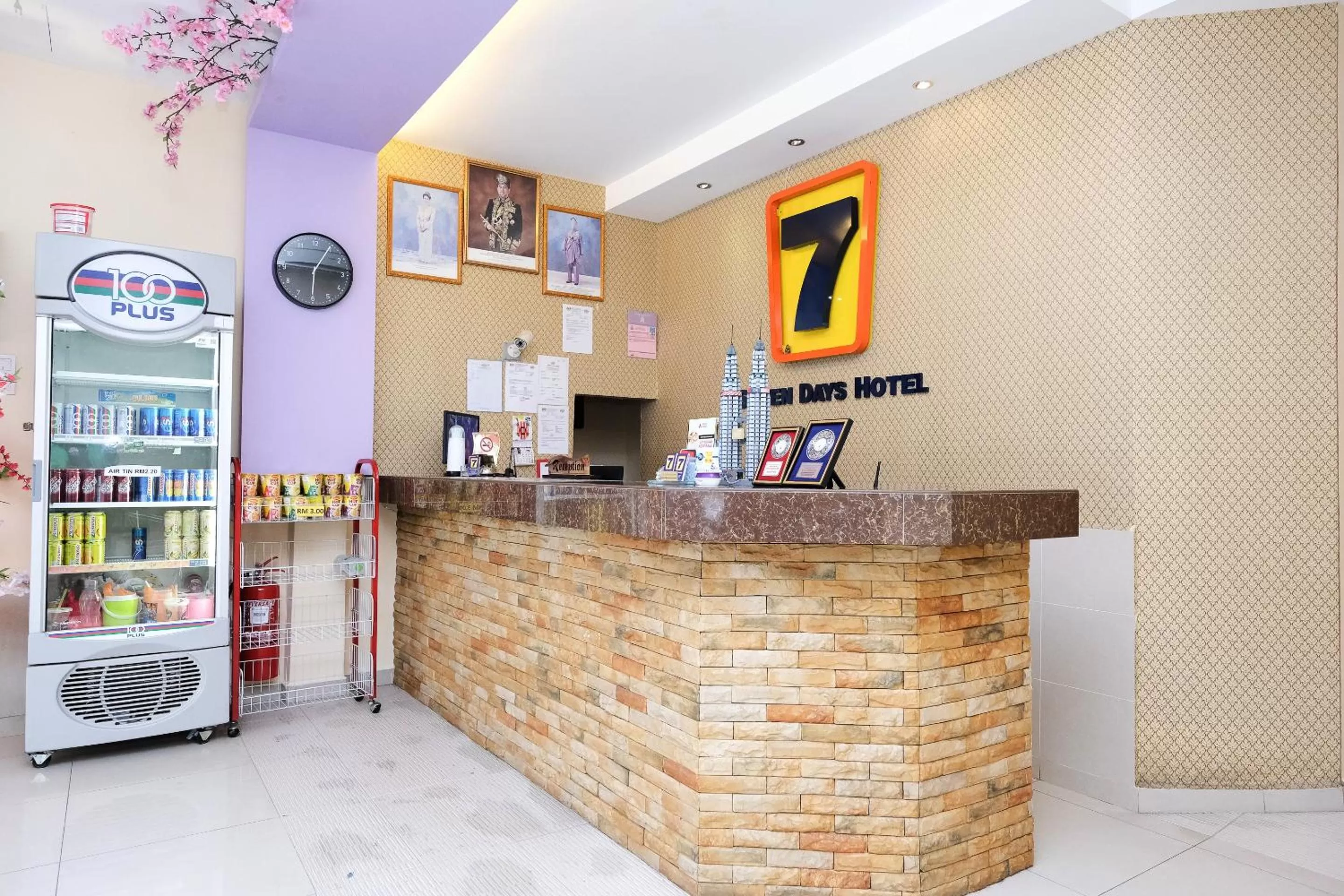 Lobby or reception in Super OYO 635 Seven Days Hotel