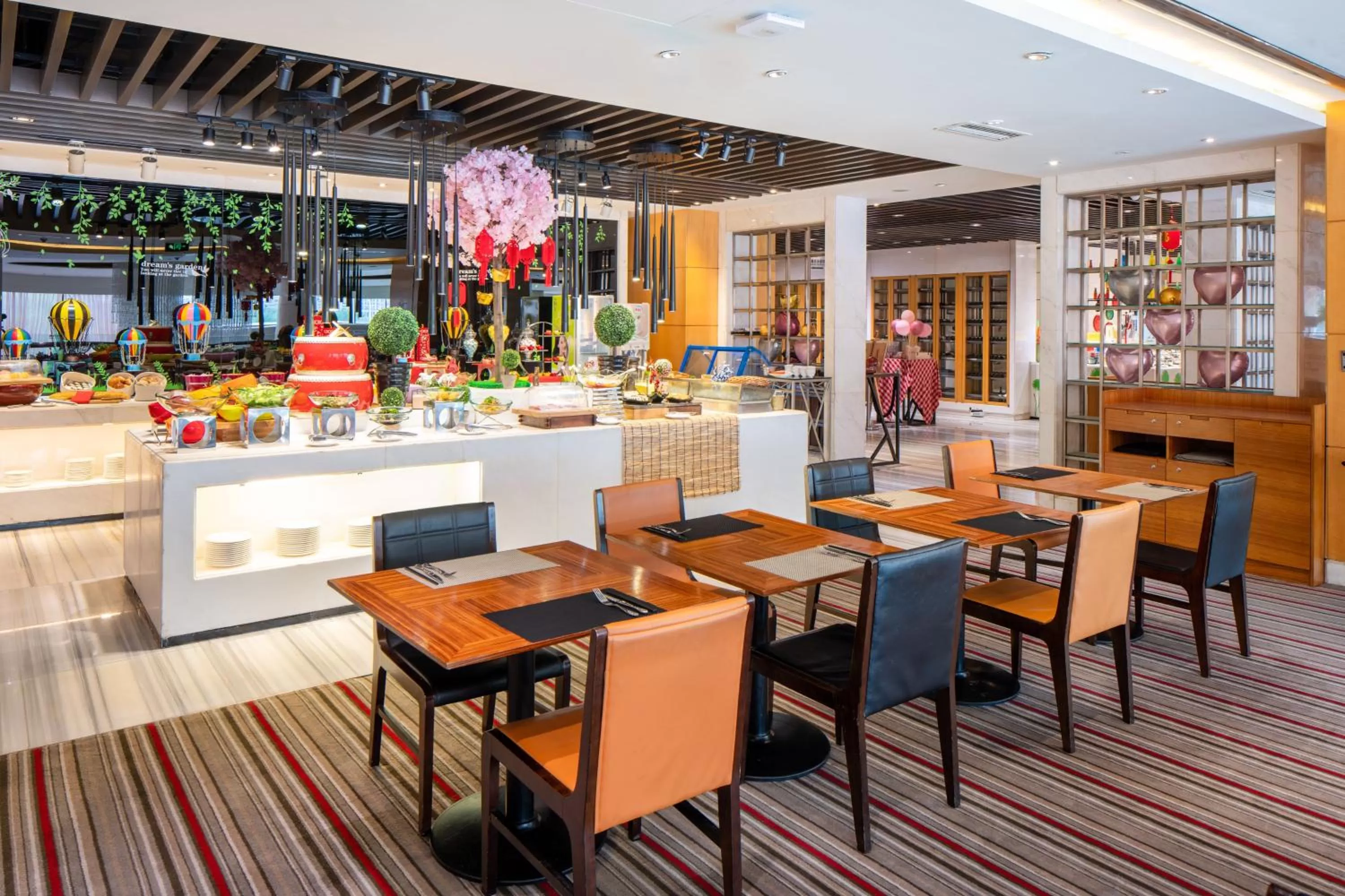 Restaurant/places to eat in Holiday Inn Tianjin Riverside by IHG