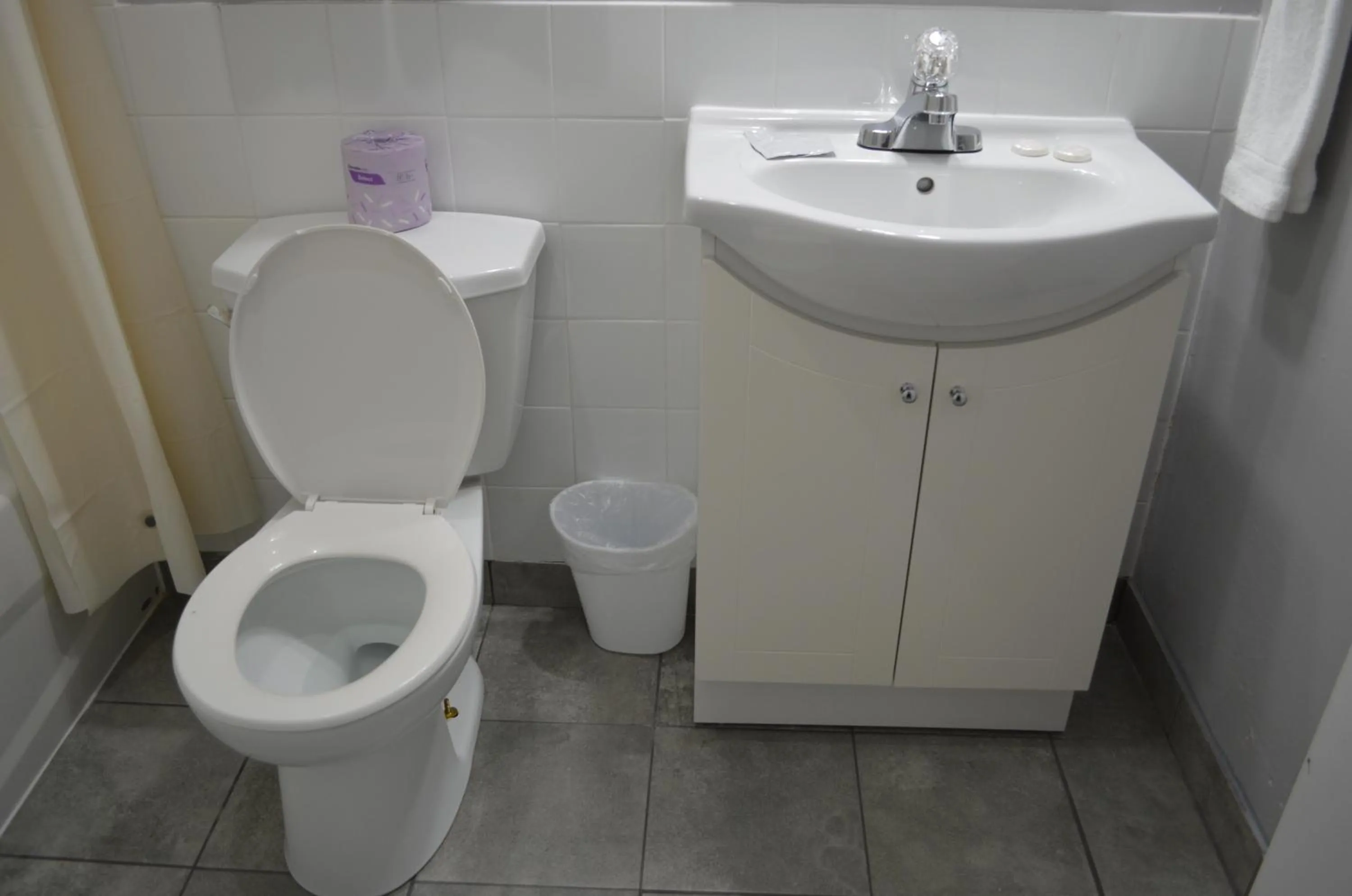 Bathroom in Studio 1 Motel