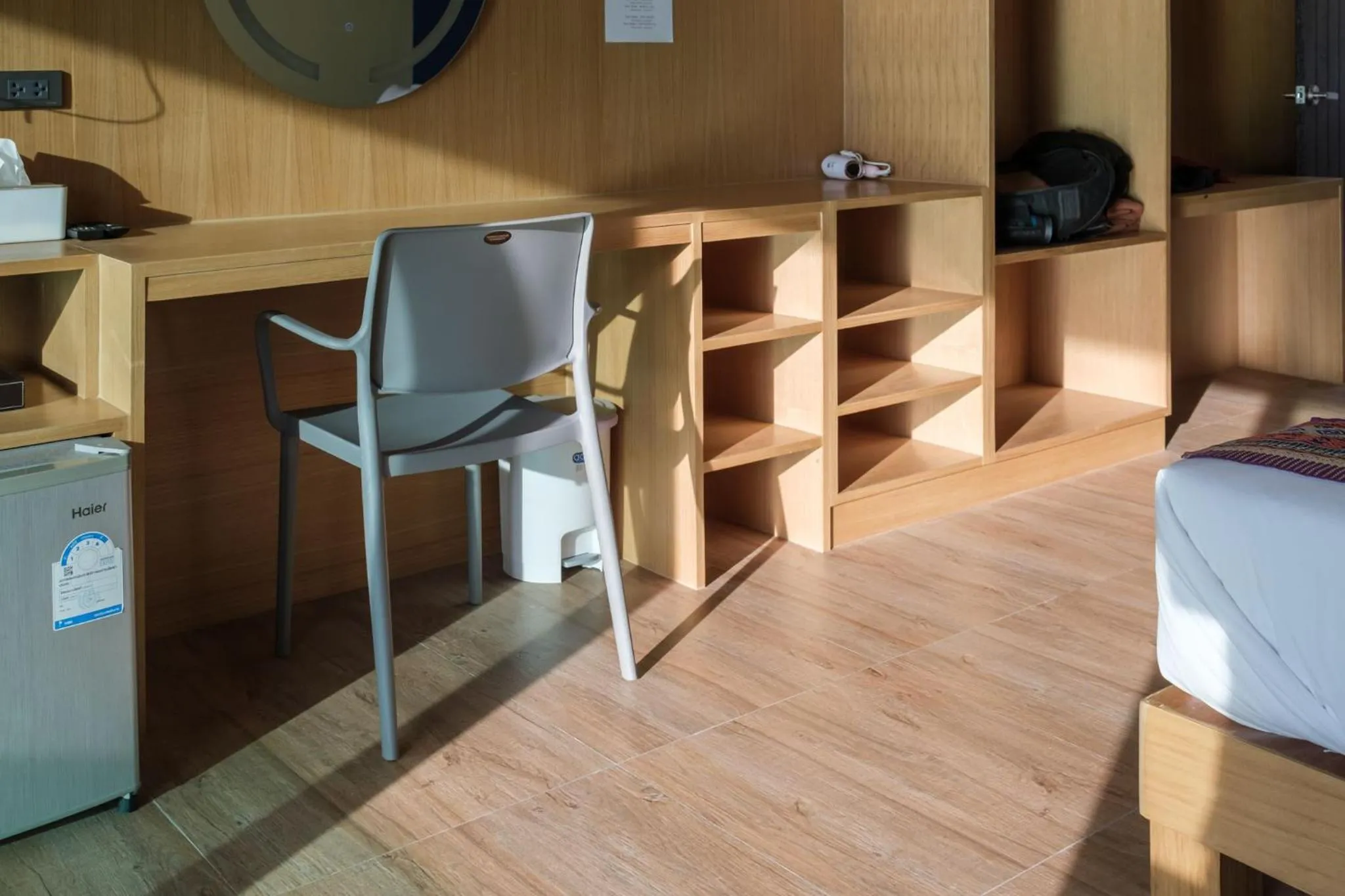 Photo of the whole room, Bed in Cliff Lanta Suite-Koh Lanta Krabi