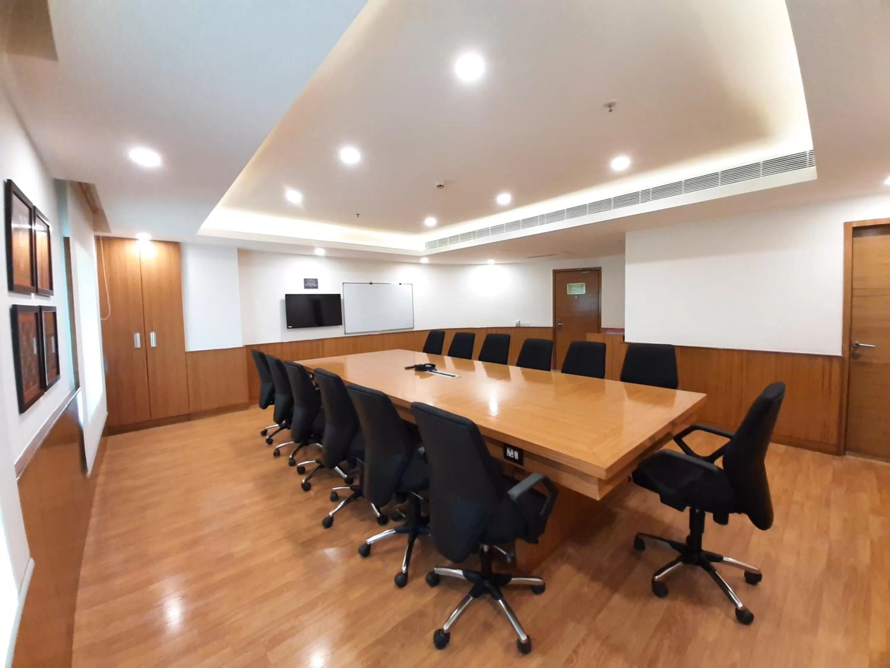 Meeting/conference room in Four Points by Sheraton Vadodara