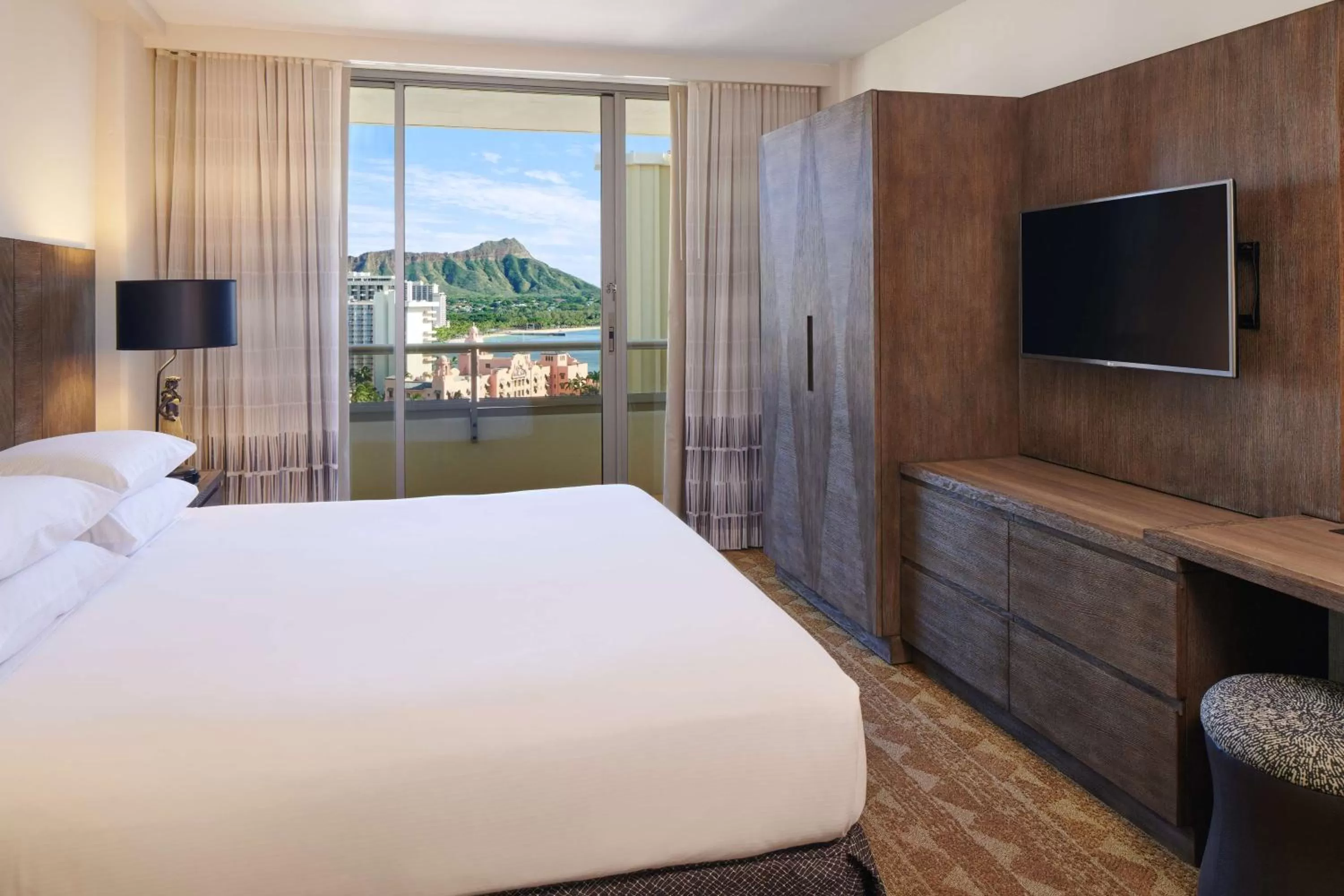 Bed in Embassy Suites by Hilton Waikiki Beach Walk