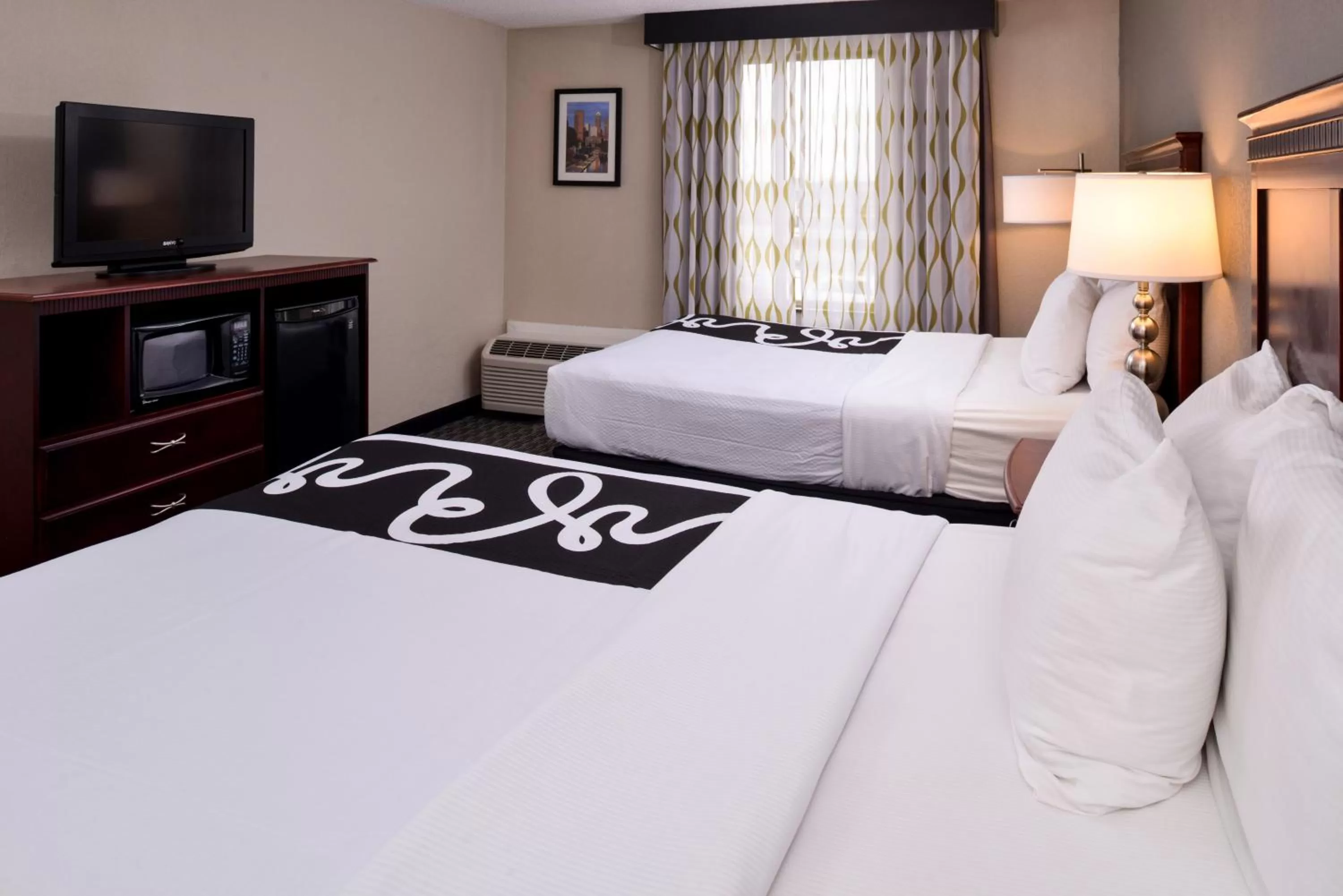 Photo of the whole room, Bed in La Quinta by Wyndham Indianapolis South