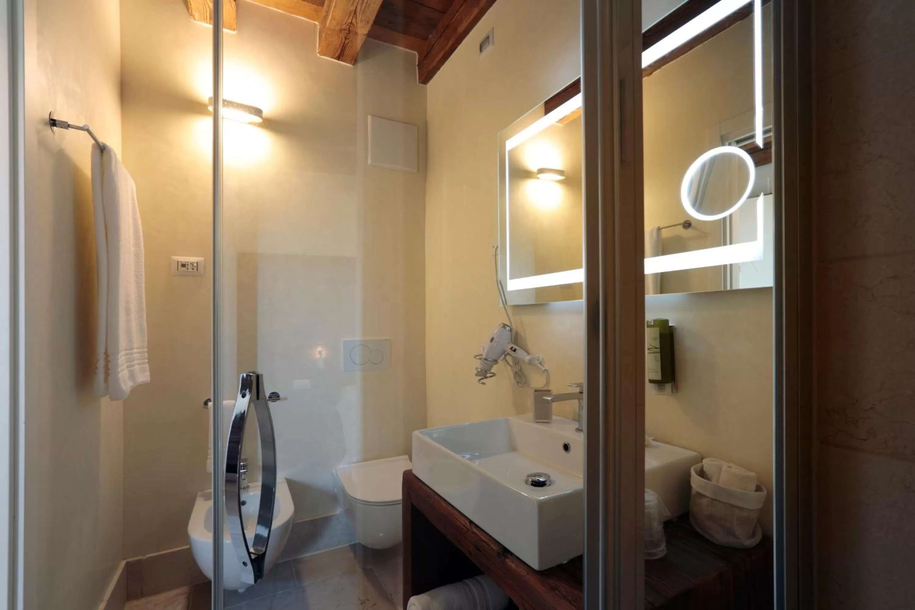 Shower in Hotel Antica Abbazia