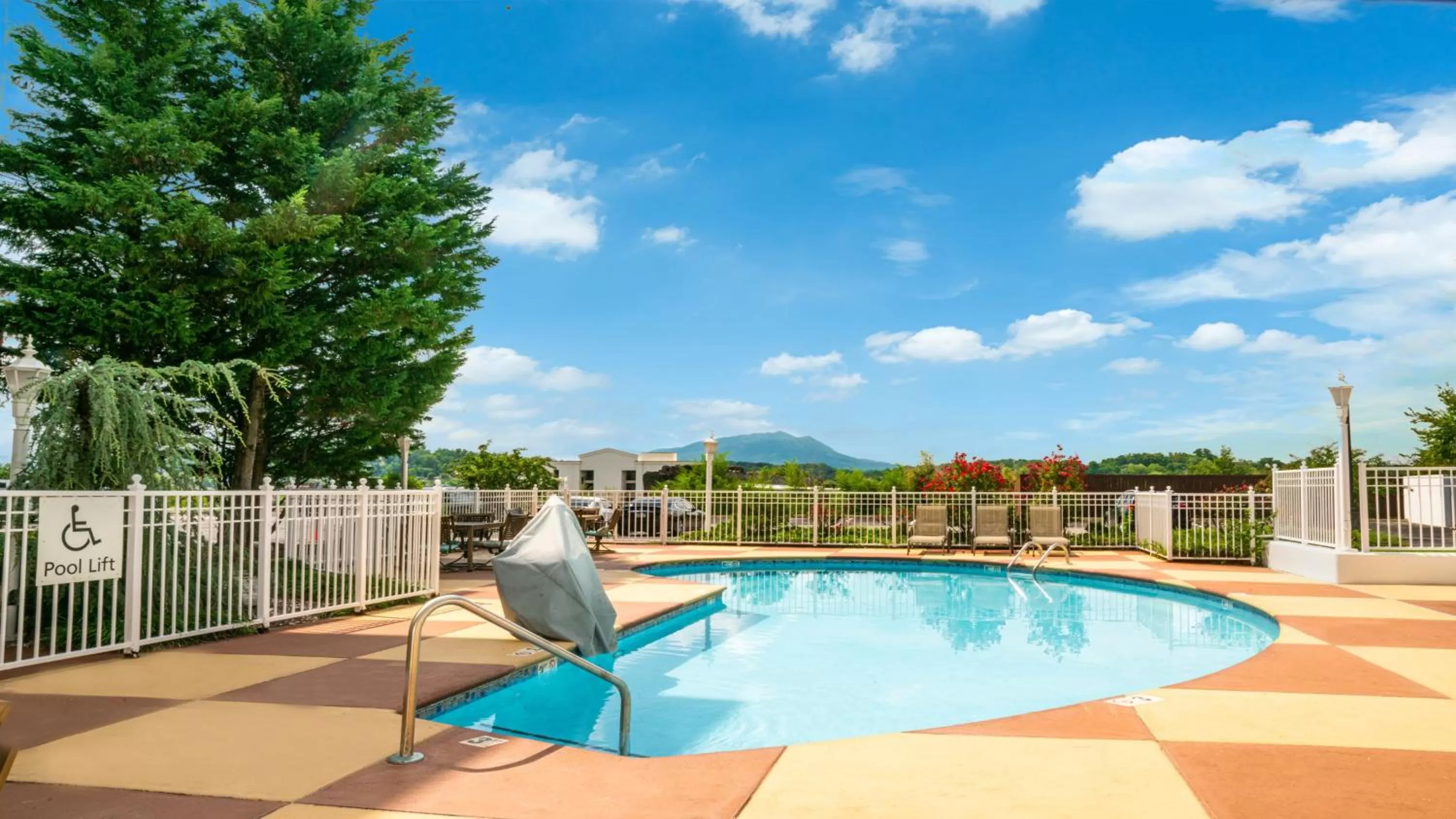 Swimming pool in Holiday Inn Express Pigeon Forge – Sevierville by IHG