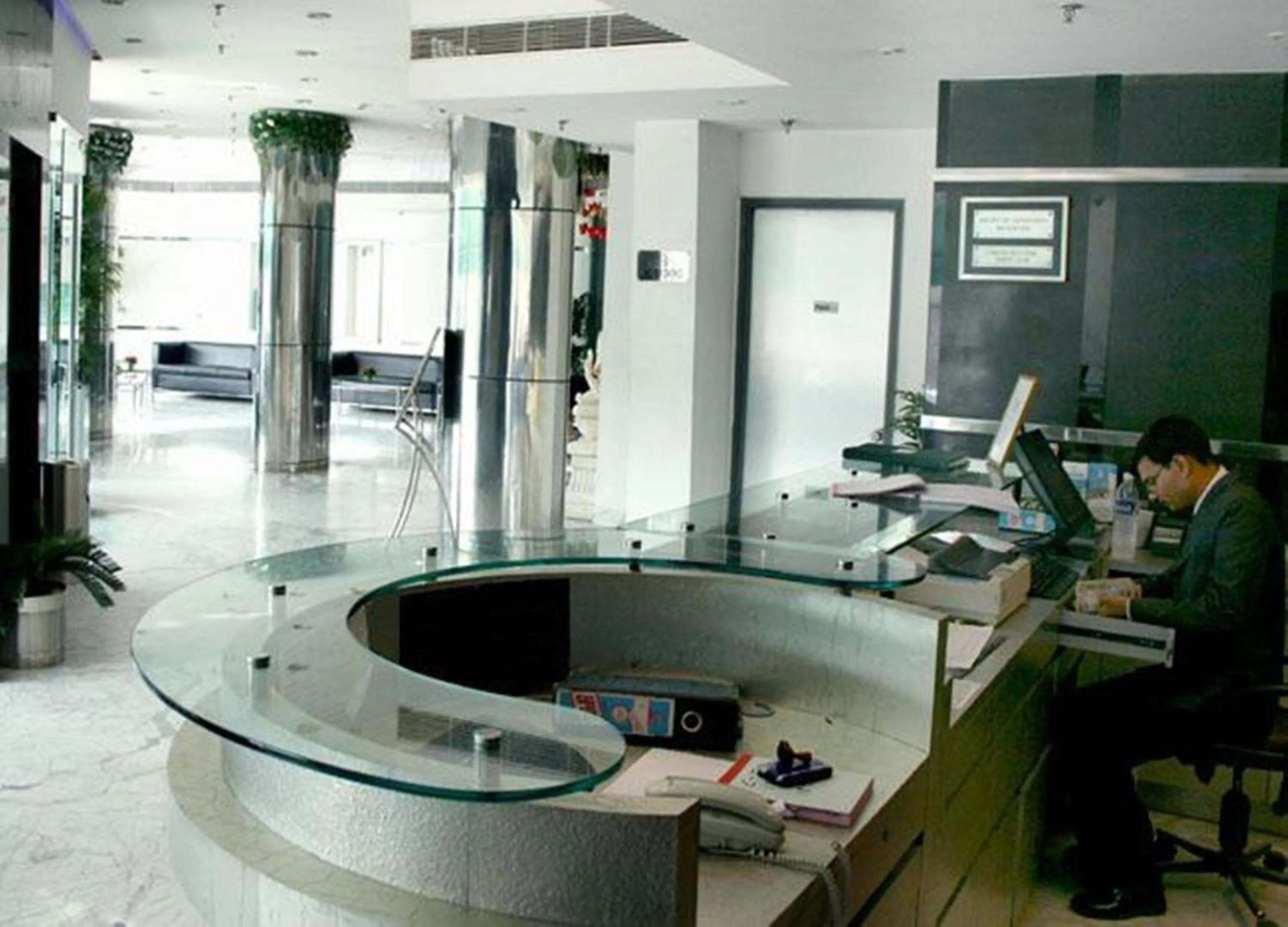 Lobby or reception in Hotel Shanti Palace Mahipalpur