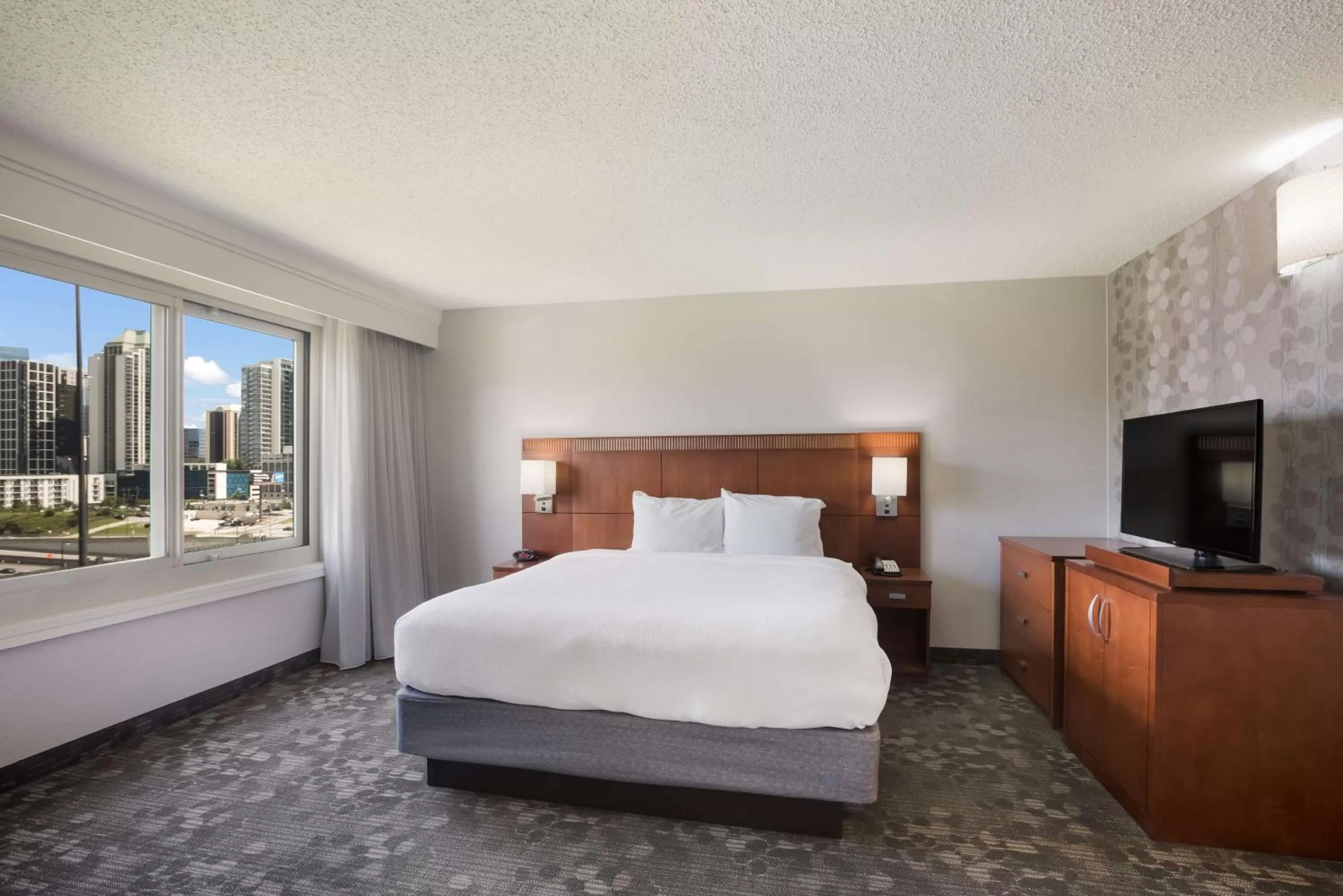 Photo of the whole room, Bed in Sonesta Select Atlanta Midtown Georgia Tech