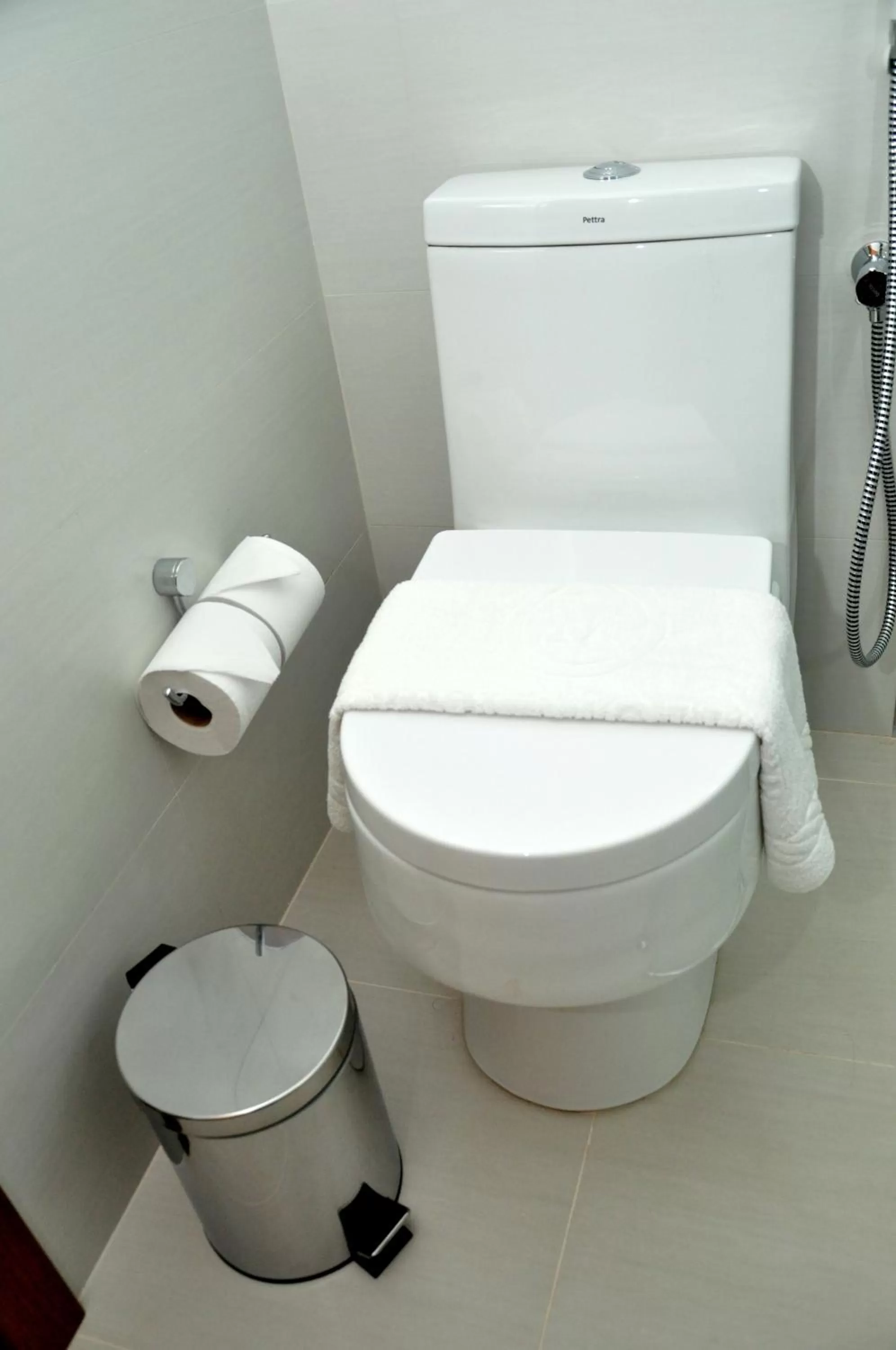 Toilet in Hotel Mohave