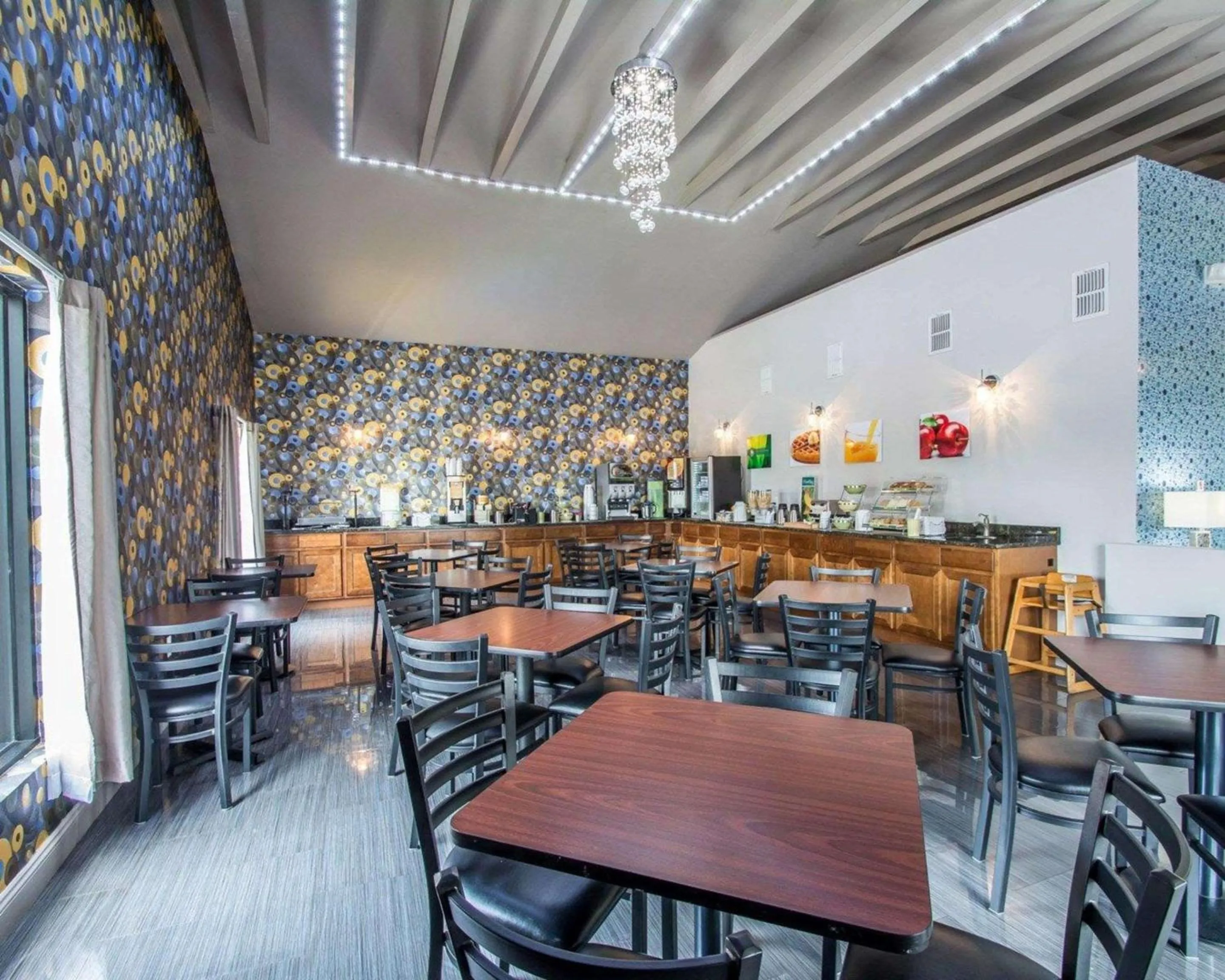 Restaurant/places to eat in Sunset Palm Hotel