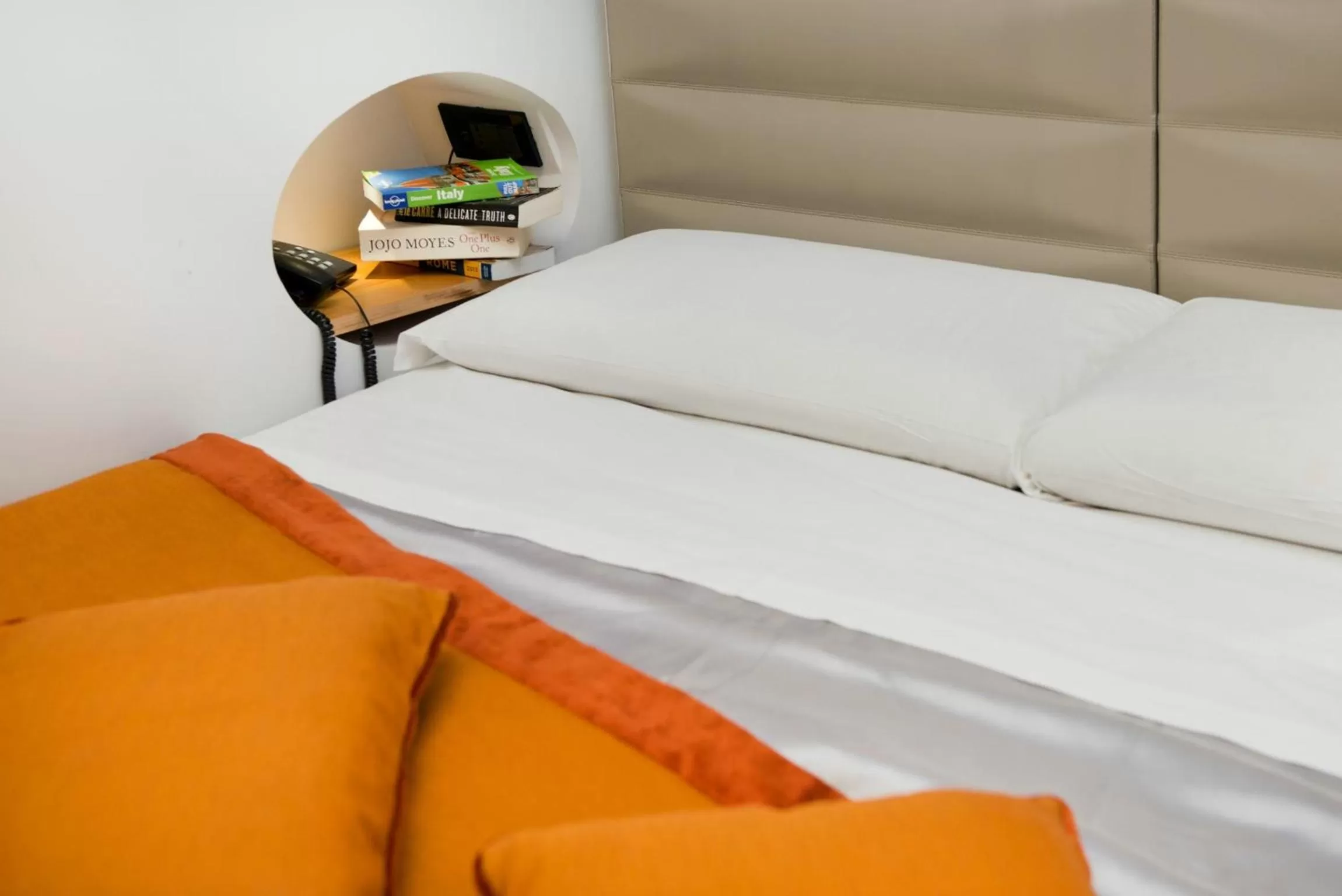 Decorative detail, Bed in Relais Forus Inn