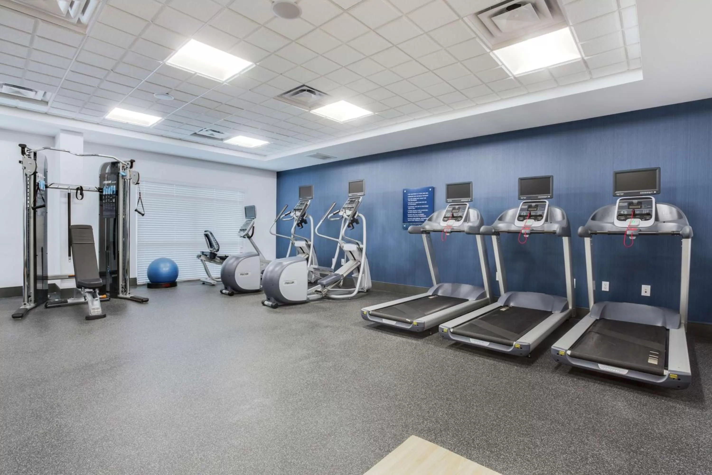 Fitness centre/facilities in Hampton Inn and Suites Jacksonville/Orange Park, FL