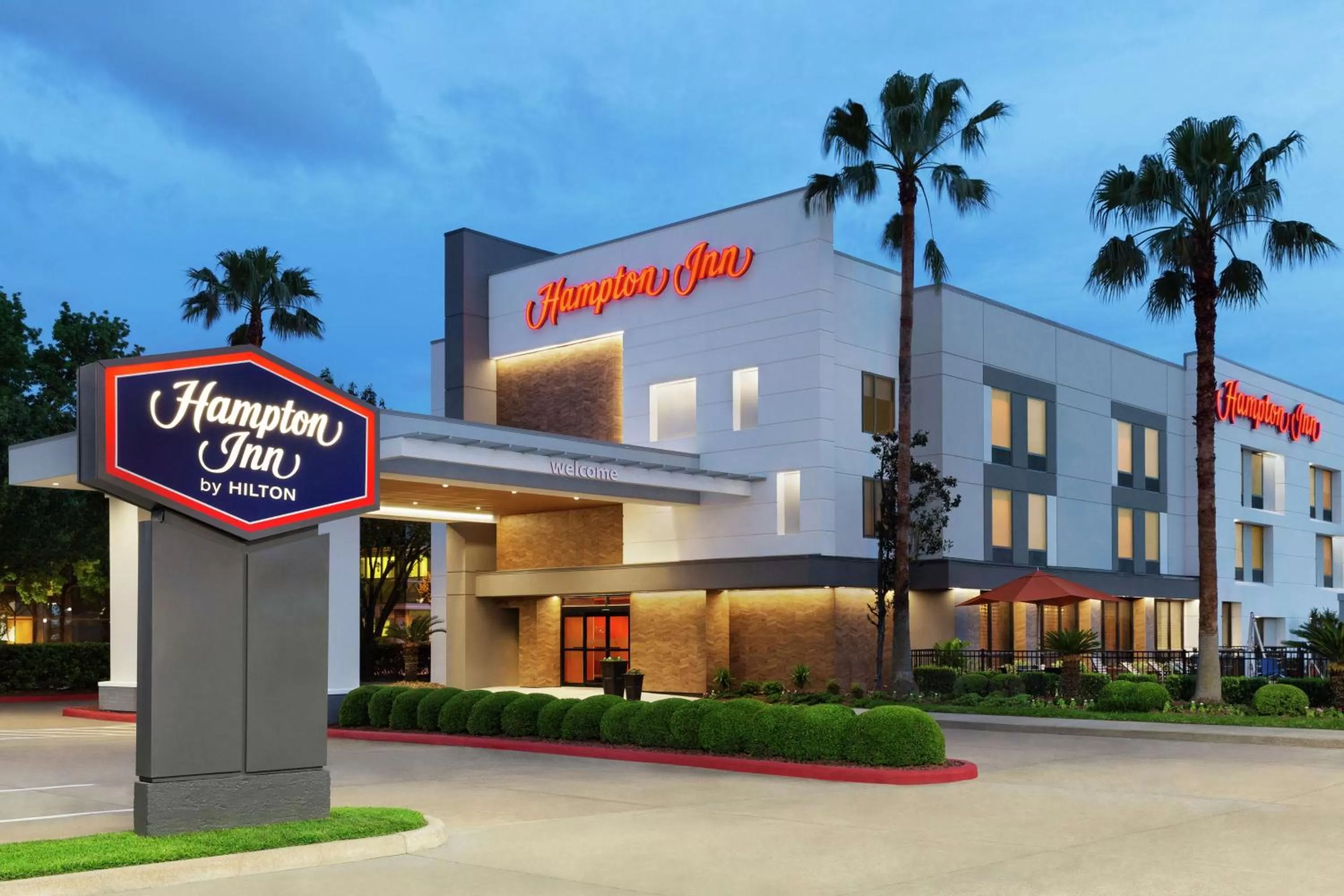 Property building in Hampton Inn - Houston/Brookhollow