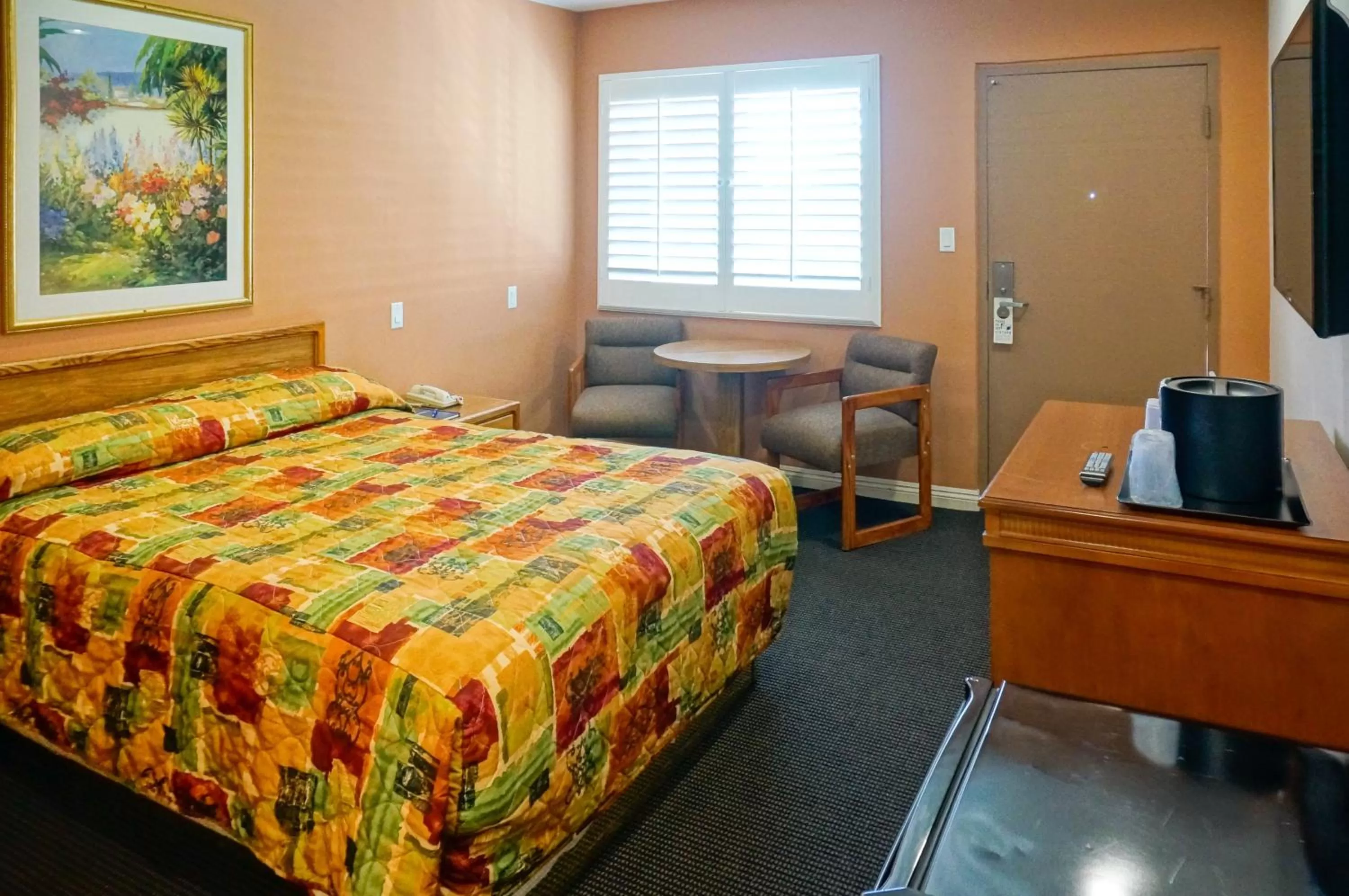 Bed in Dunes Inn - Sunset