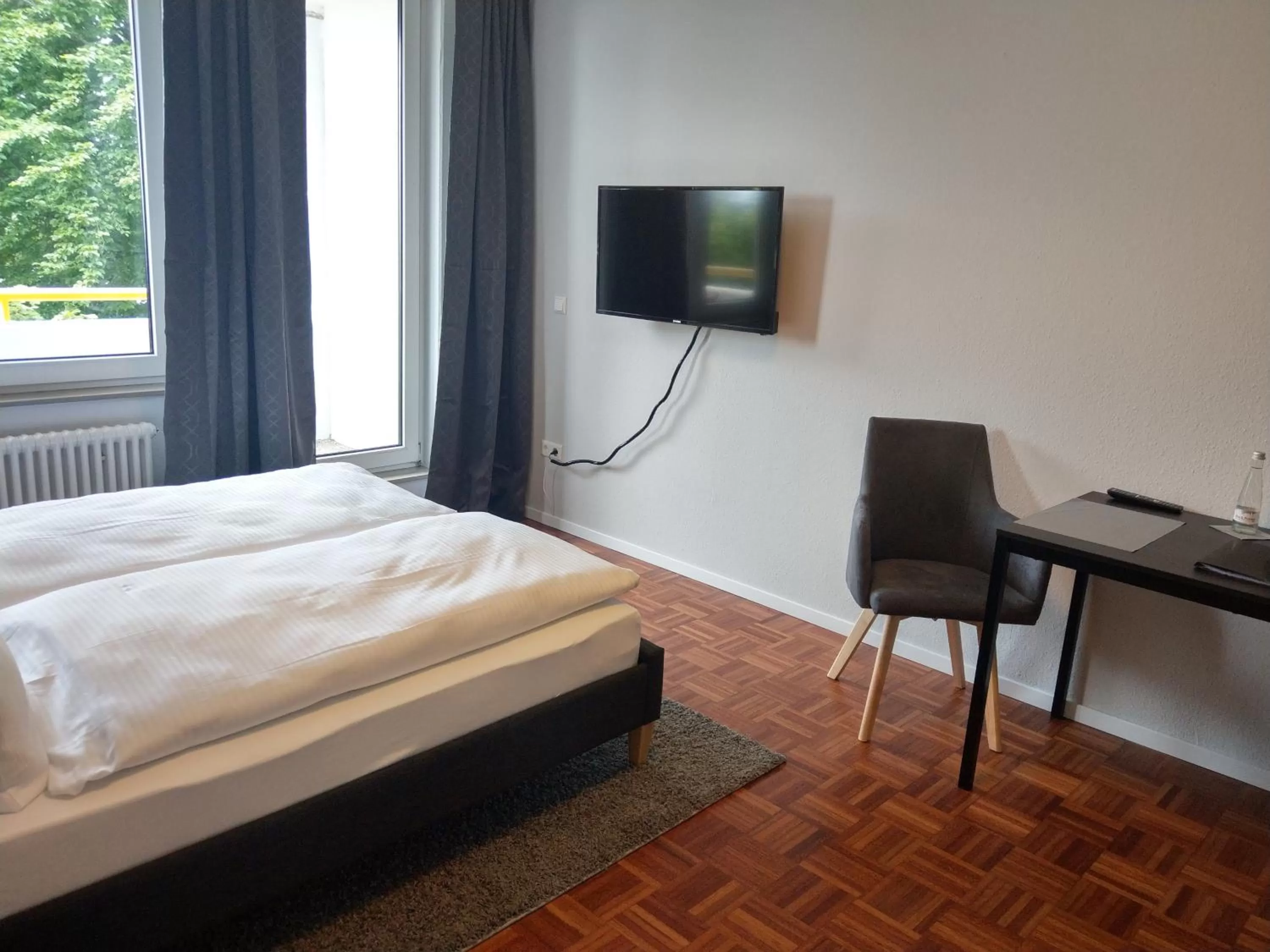 TV and multimedia, Bed in Hometown-Apartments