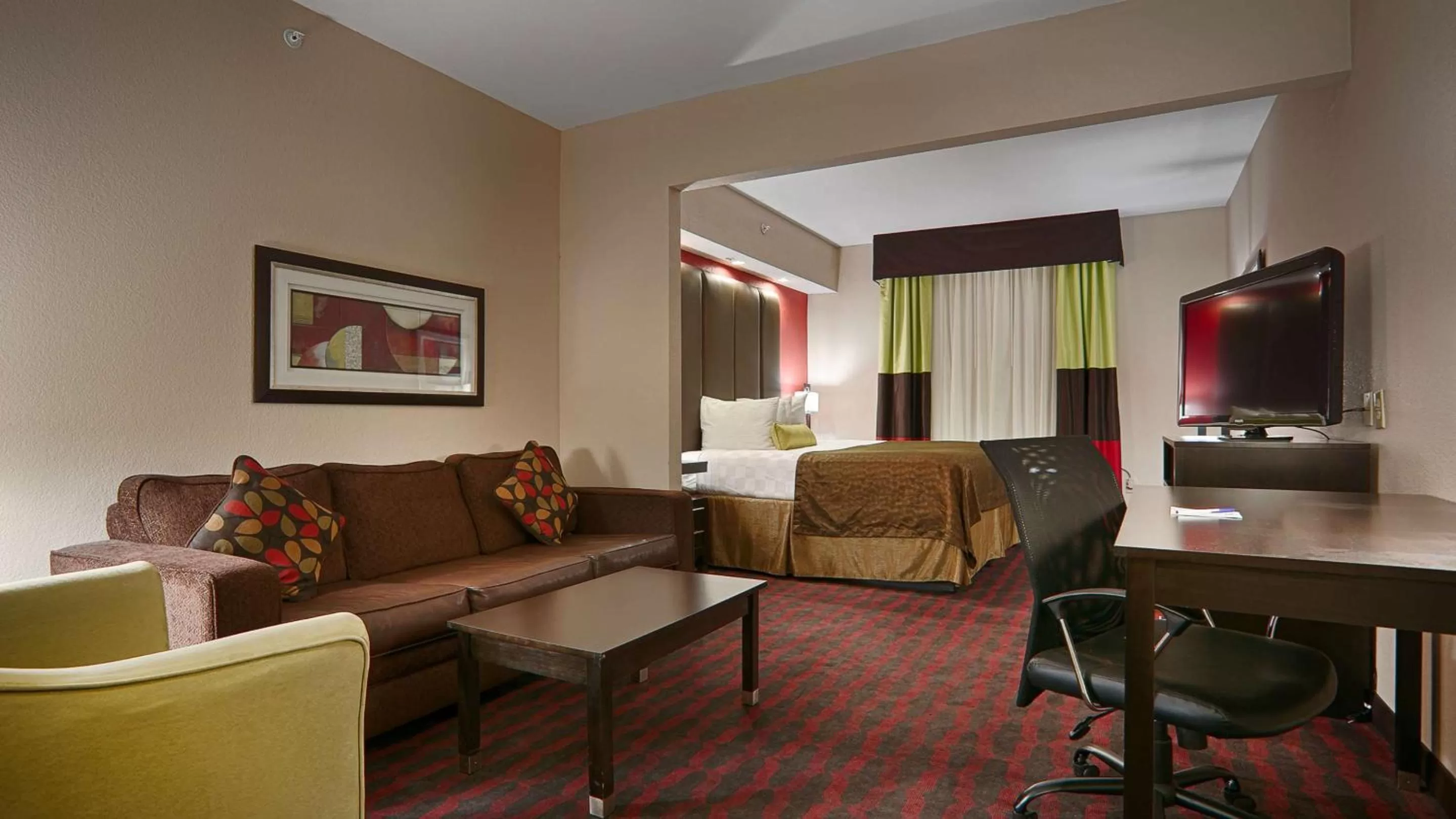 Photo of the whole room in Best Western Plus Cushing Inn & Suites