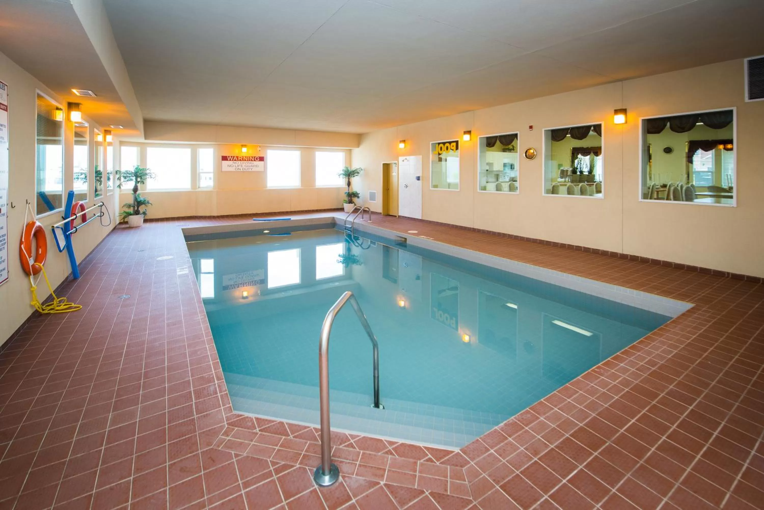 Two-Bedroom Apartment in Western Budget Motel Leduc #3