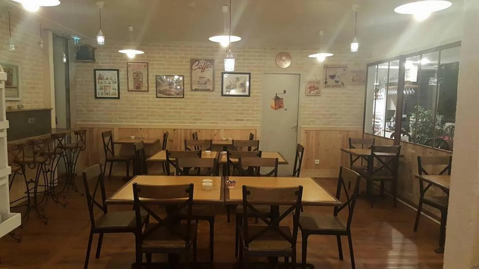 Buffet breakfast in Contact Hôtel Come Inn