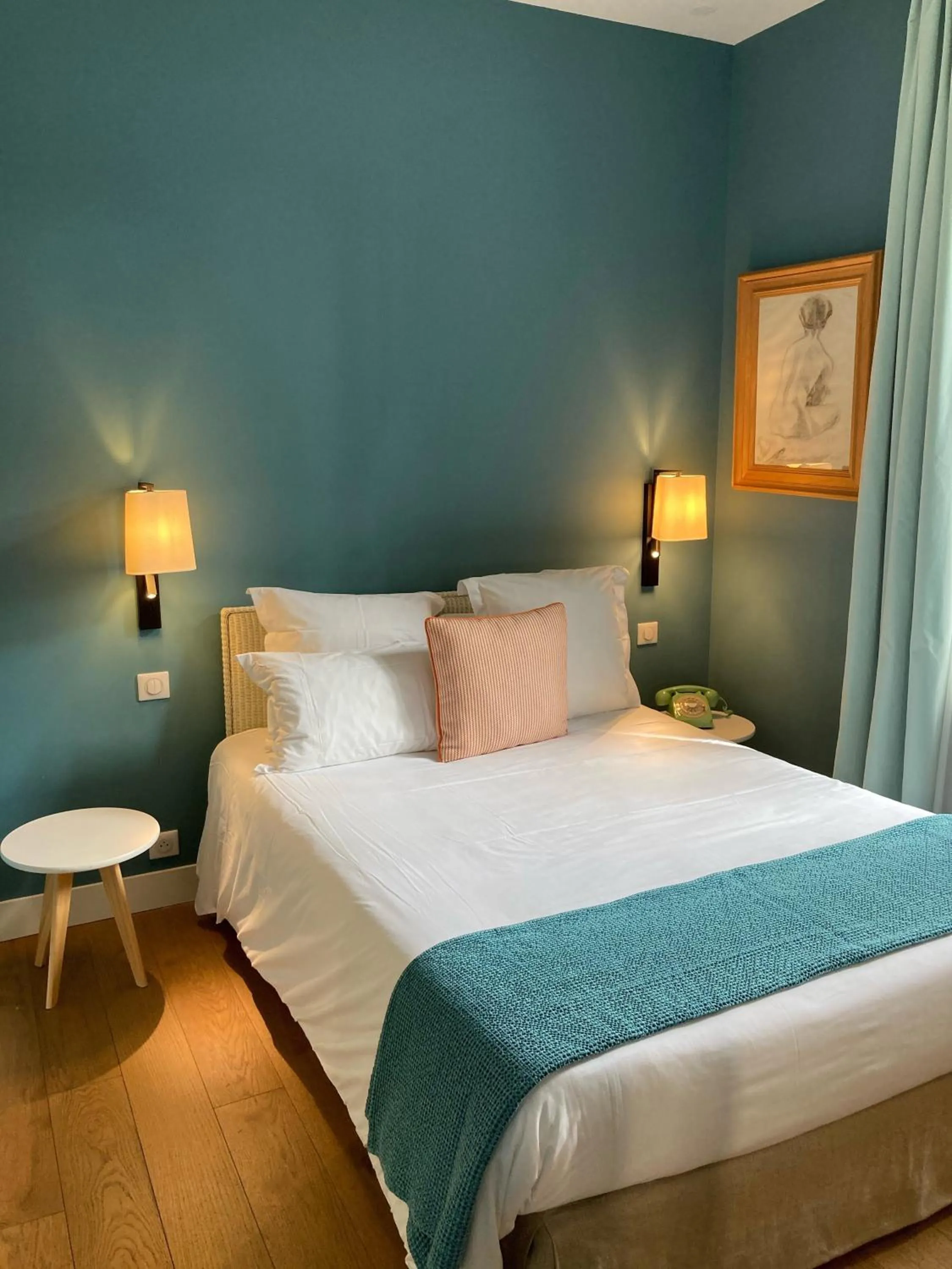 Bed in Hôtel Le Saint Christophe