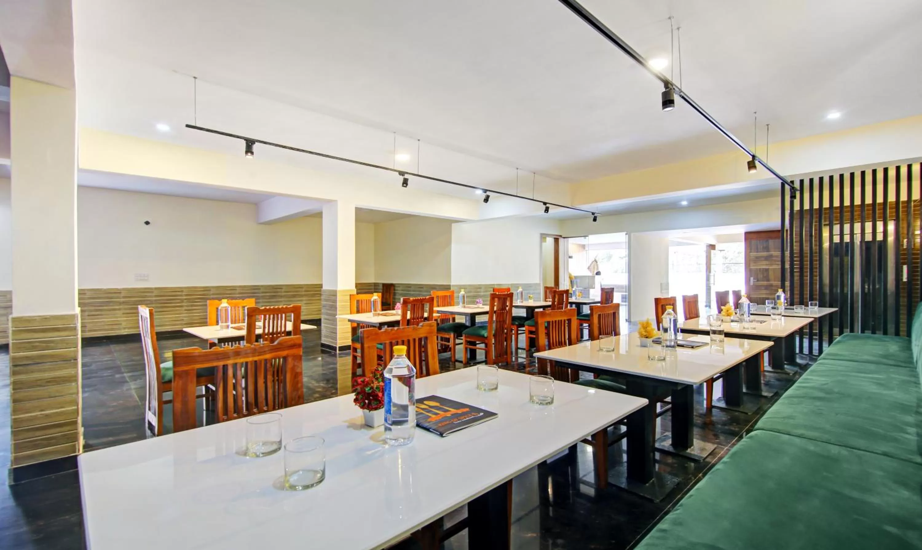 Restaurant/places to eat in Treebo The Eden Roc