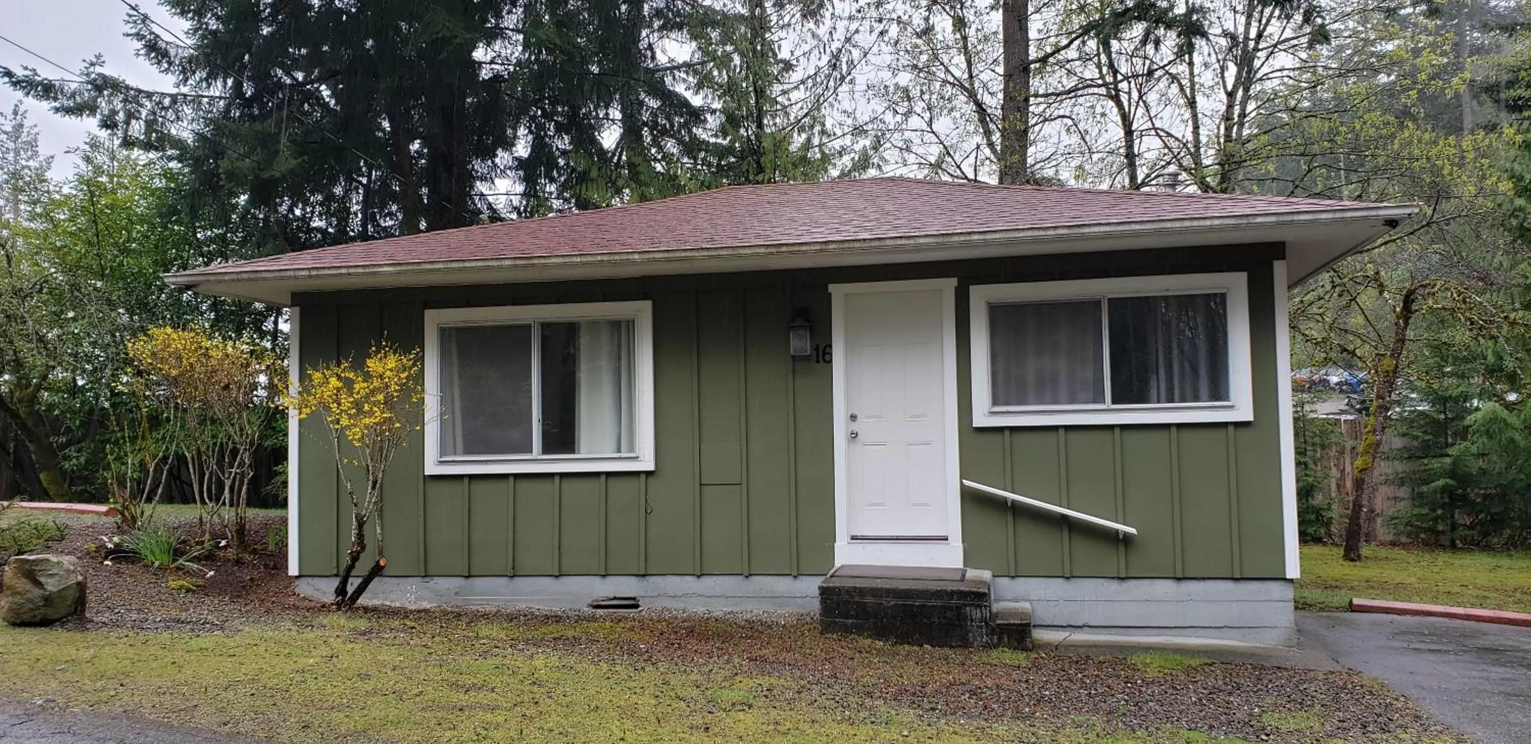 Facade/entrance, Property Building in Malahat Bungalows Motel