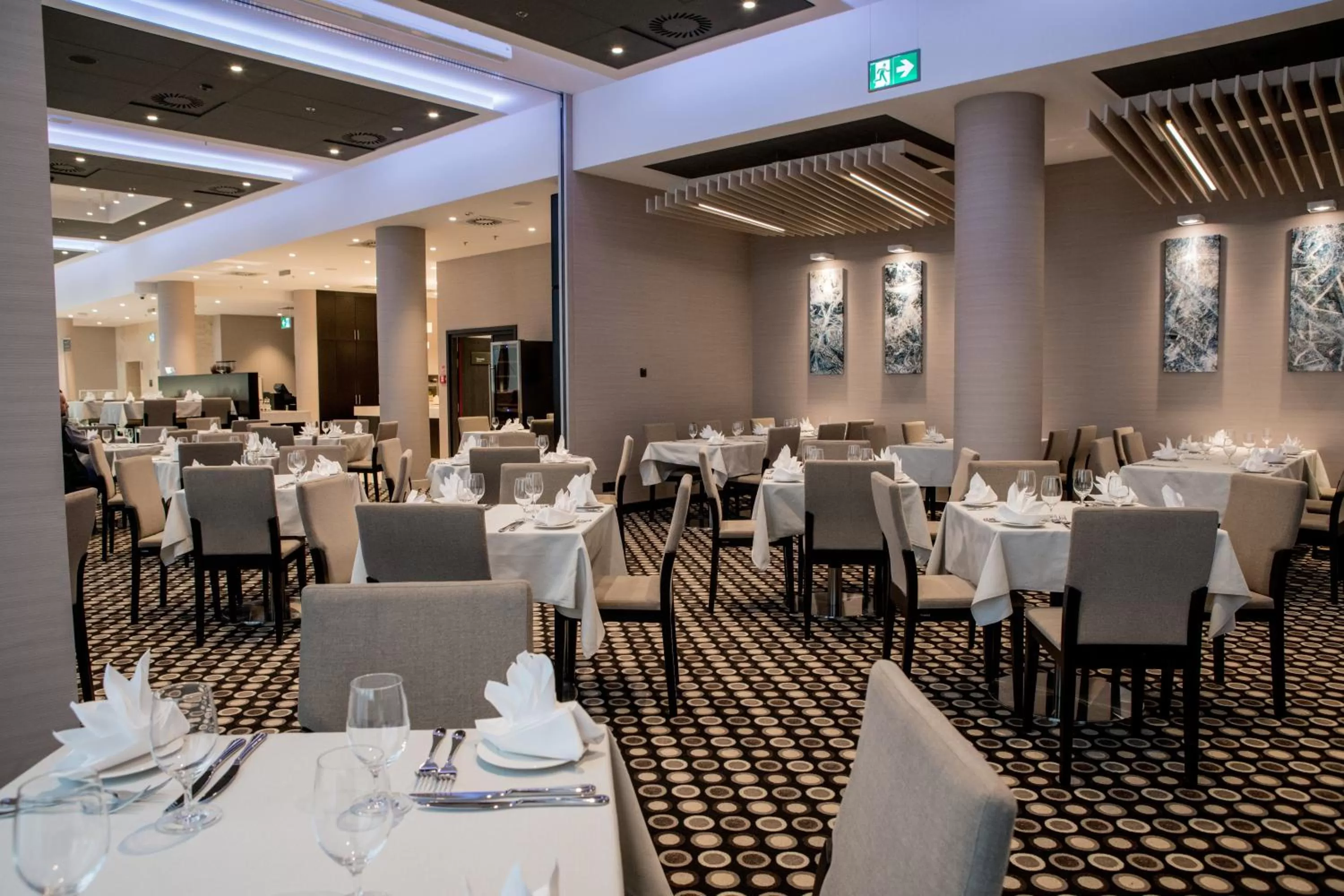 Restaurant/places to eat in Holiday Inn Dąbrowa Górnicza-Katowice by IHG