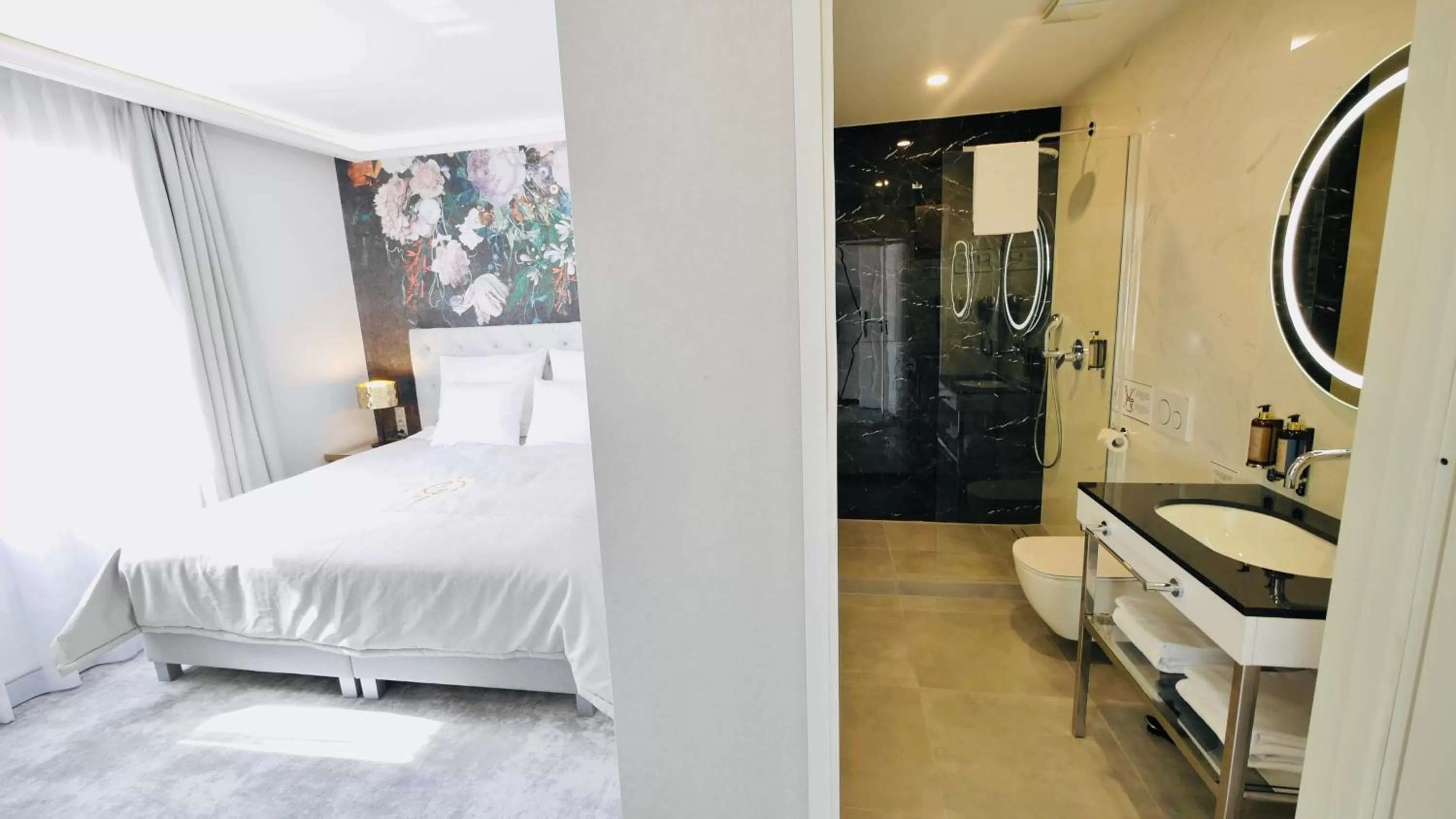 Photo of the whole room, Bed in SZEWSKA 22 BOUTIQUE