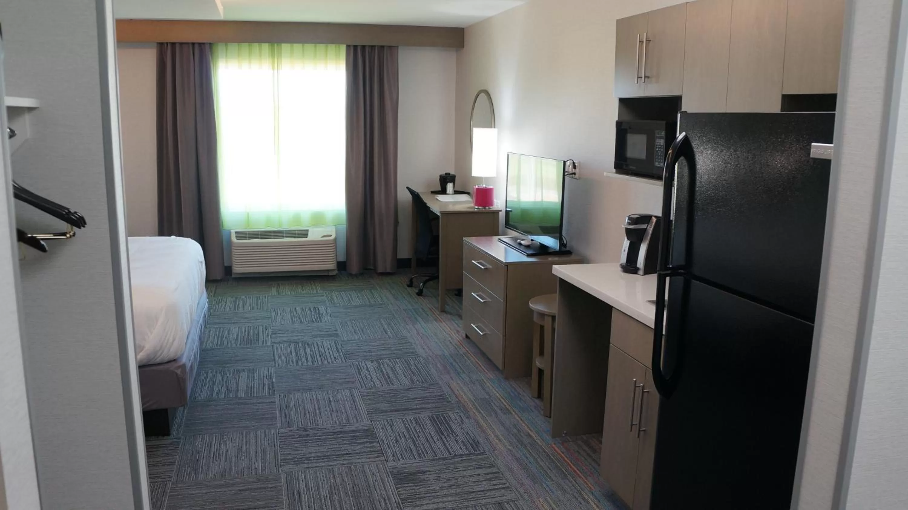 Photo of the whole room, Bed in Holiday Inn Express & Suites Shippensburg by IHG