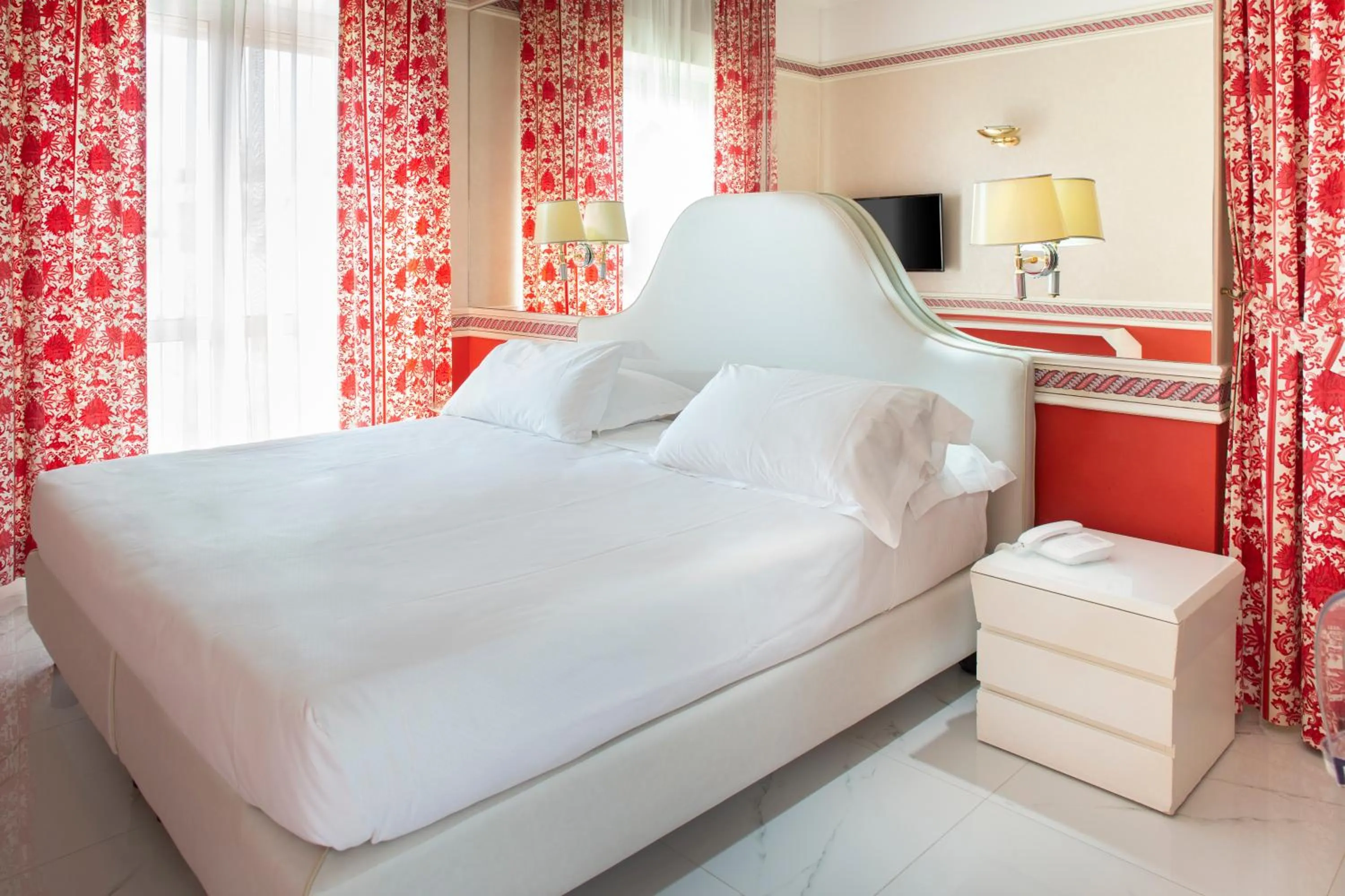 Bed in Hotel Milton Rimini