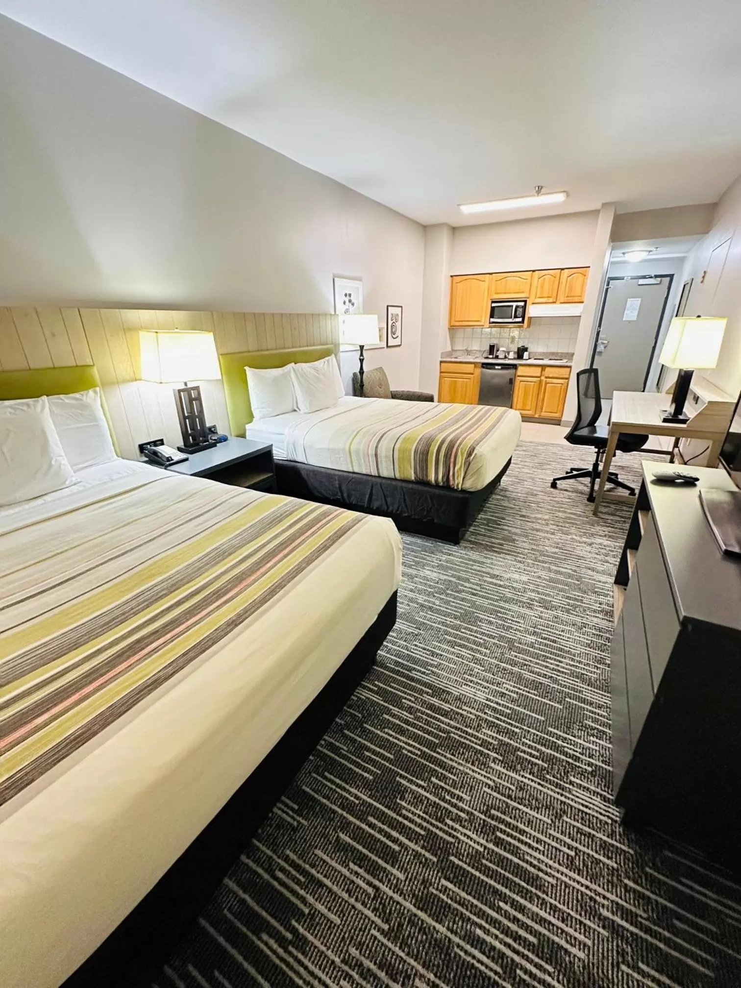 Bedroom, Bed in Country Inn & Suites by Radisson, San Jose International Airport, CA