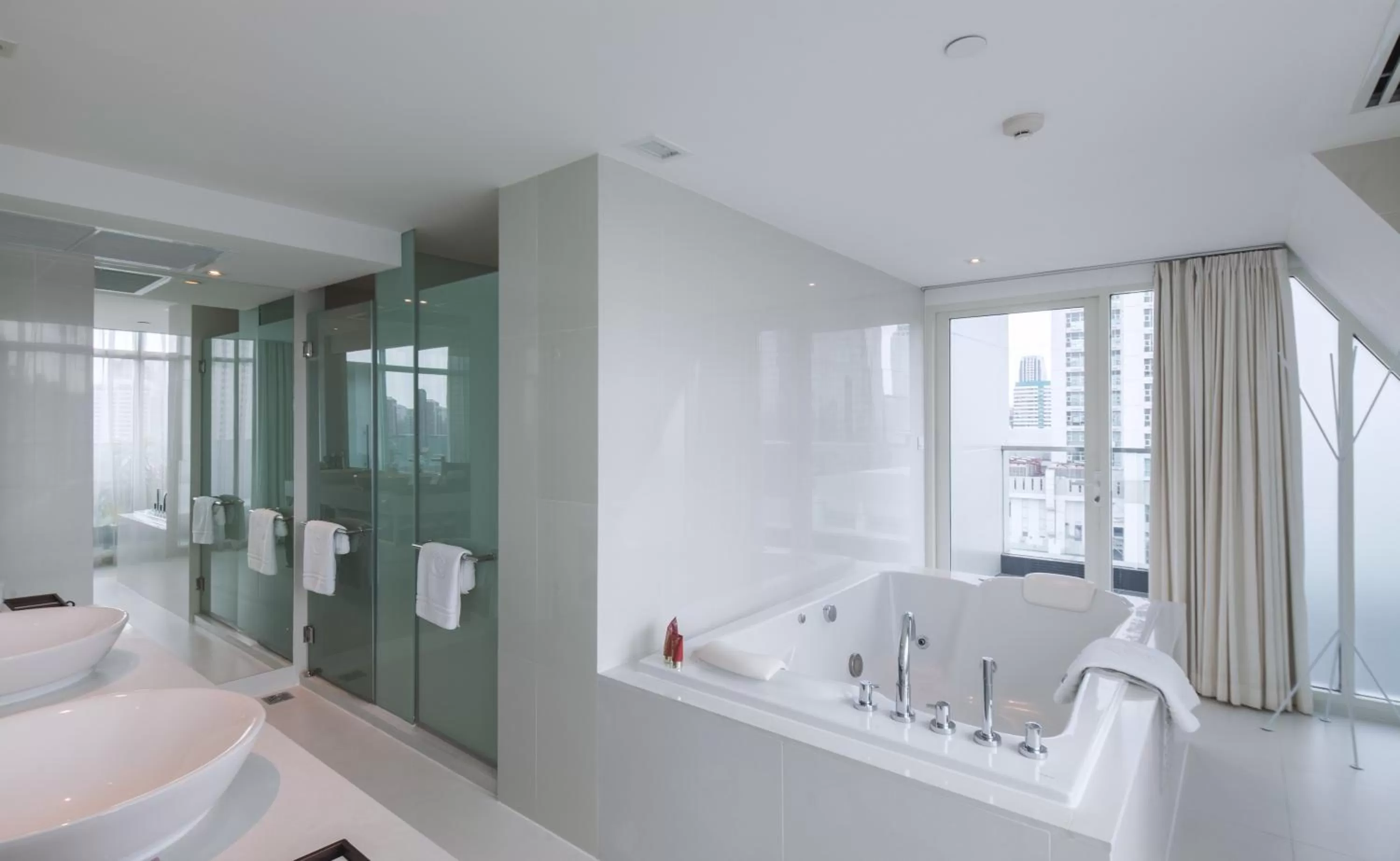 Bathroom in Centara Watergate Pavilion Hotel Bangkok