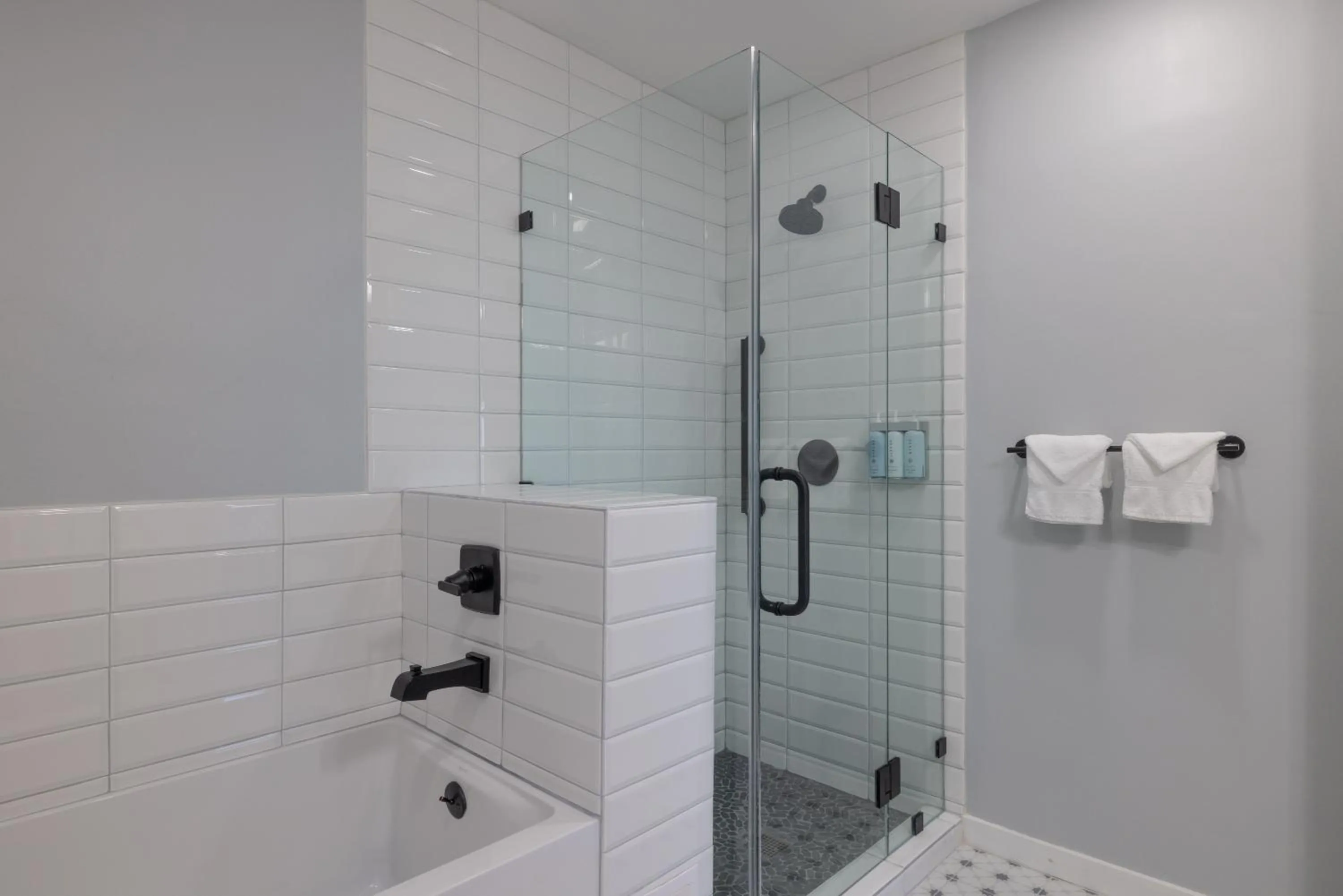 Shower in Tides Oceanview Inn and Cottages