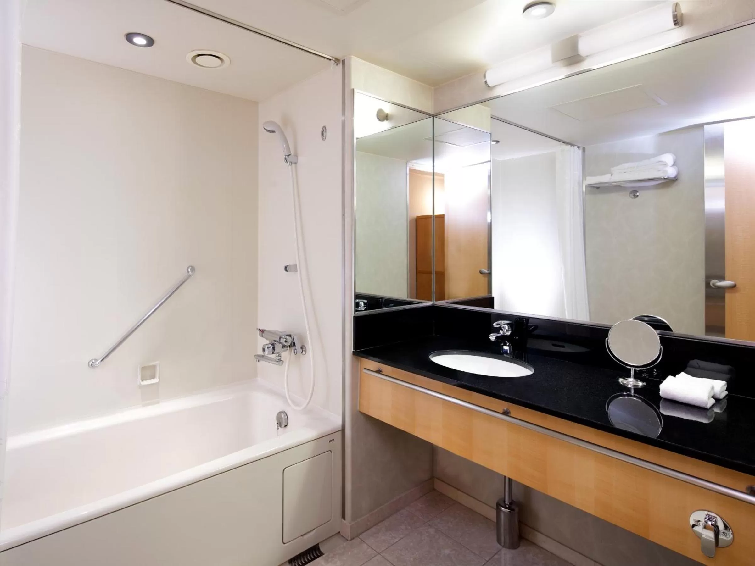 Bathroom in Sheraton Miyako Hotel Osaka