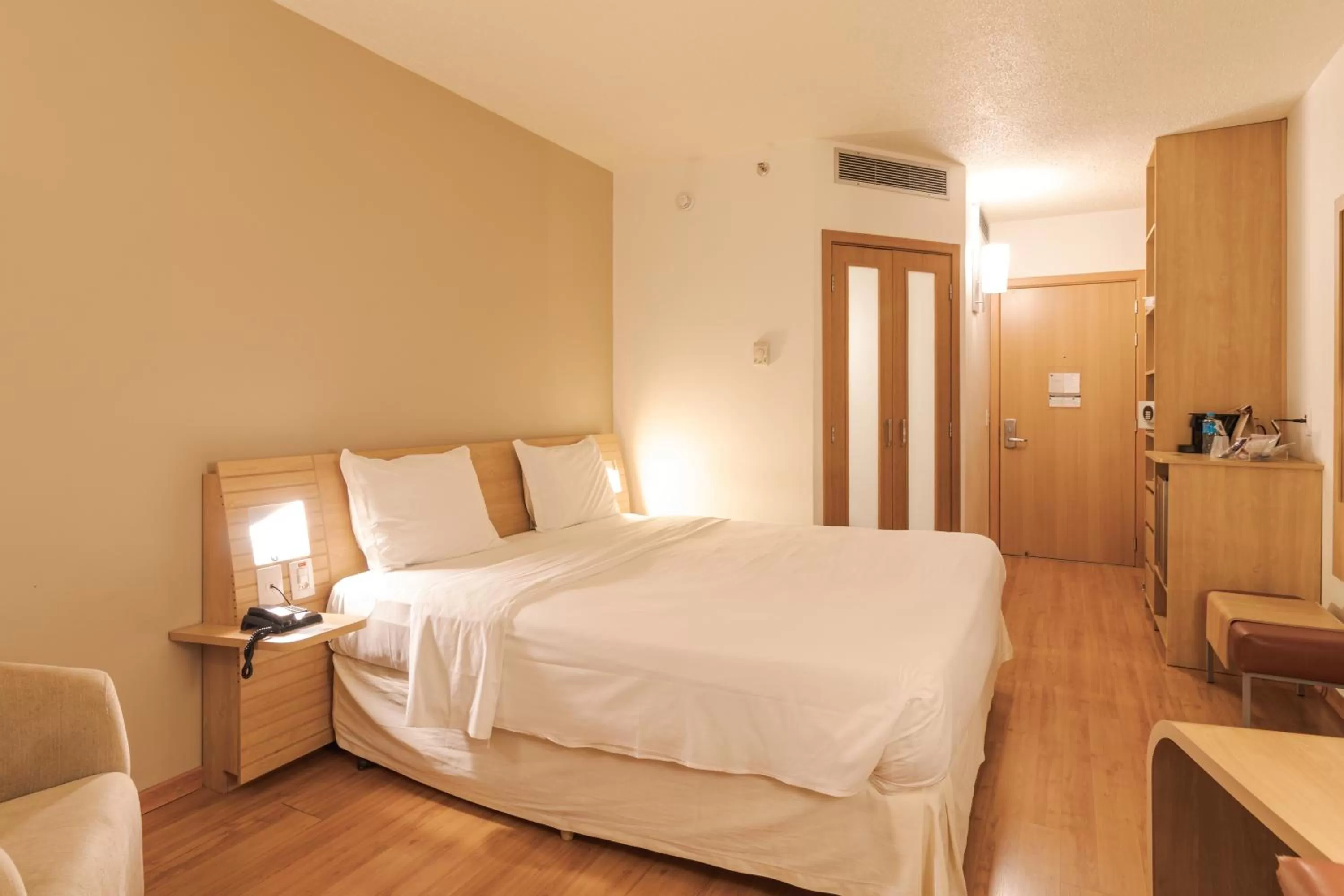 Bed in Novotel Porto Alegre Airport