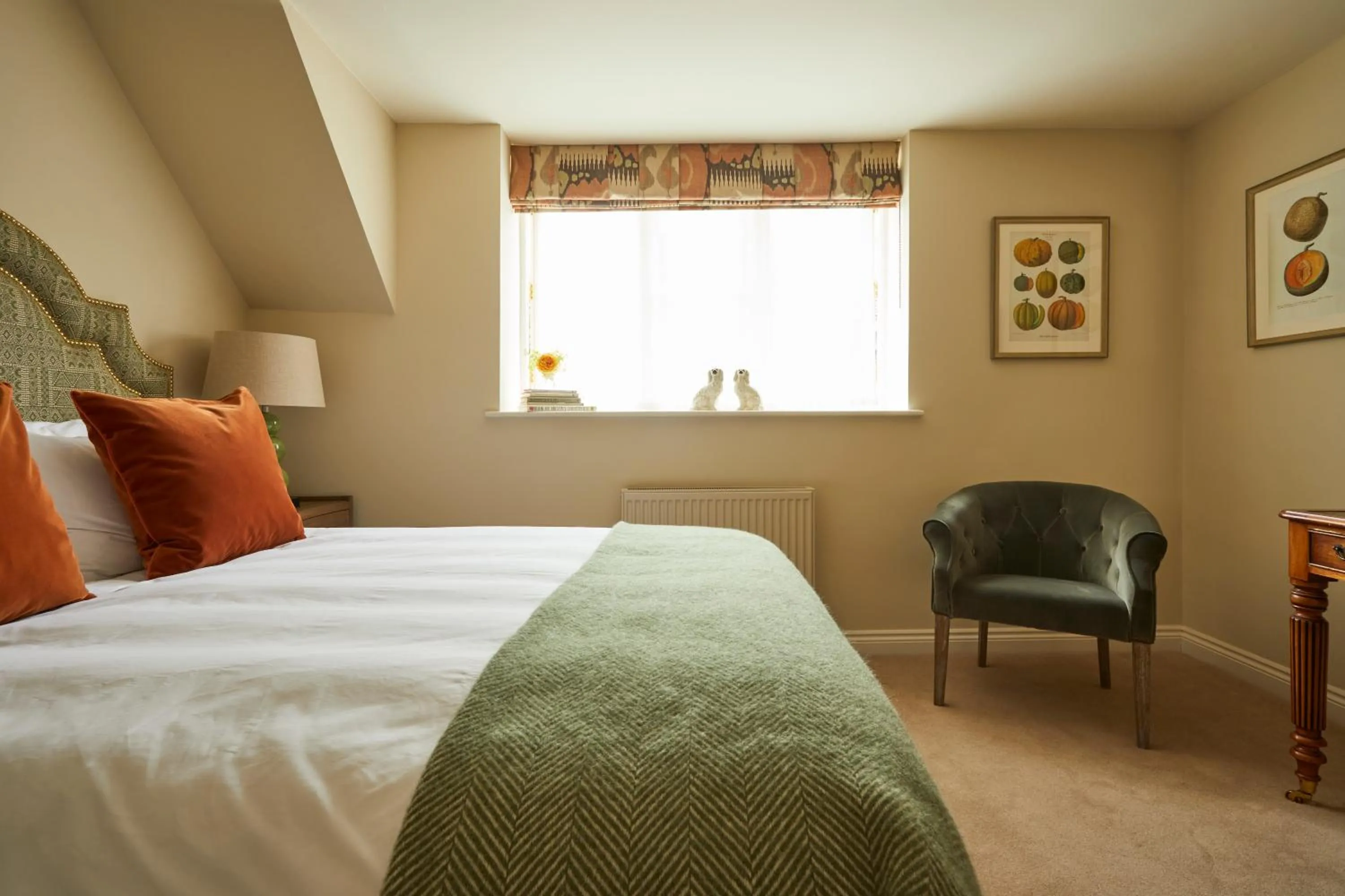 Bedroom, Bed in Crown and Anchor