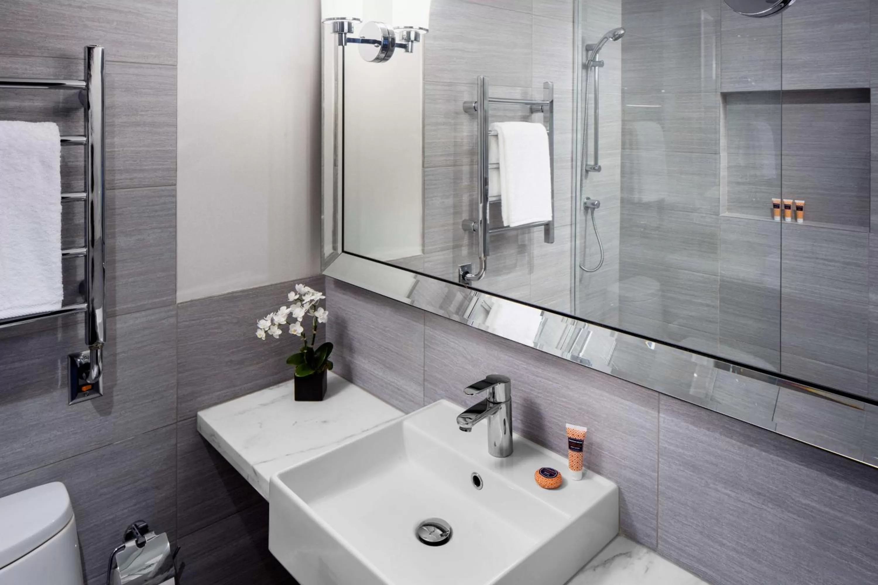 Bathroom in Park South Hotel, part of JdV by Hyatt