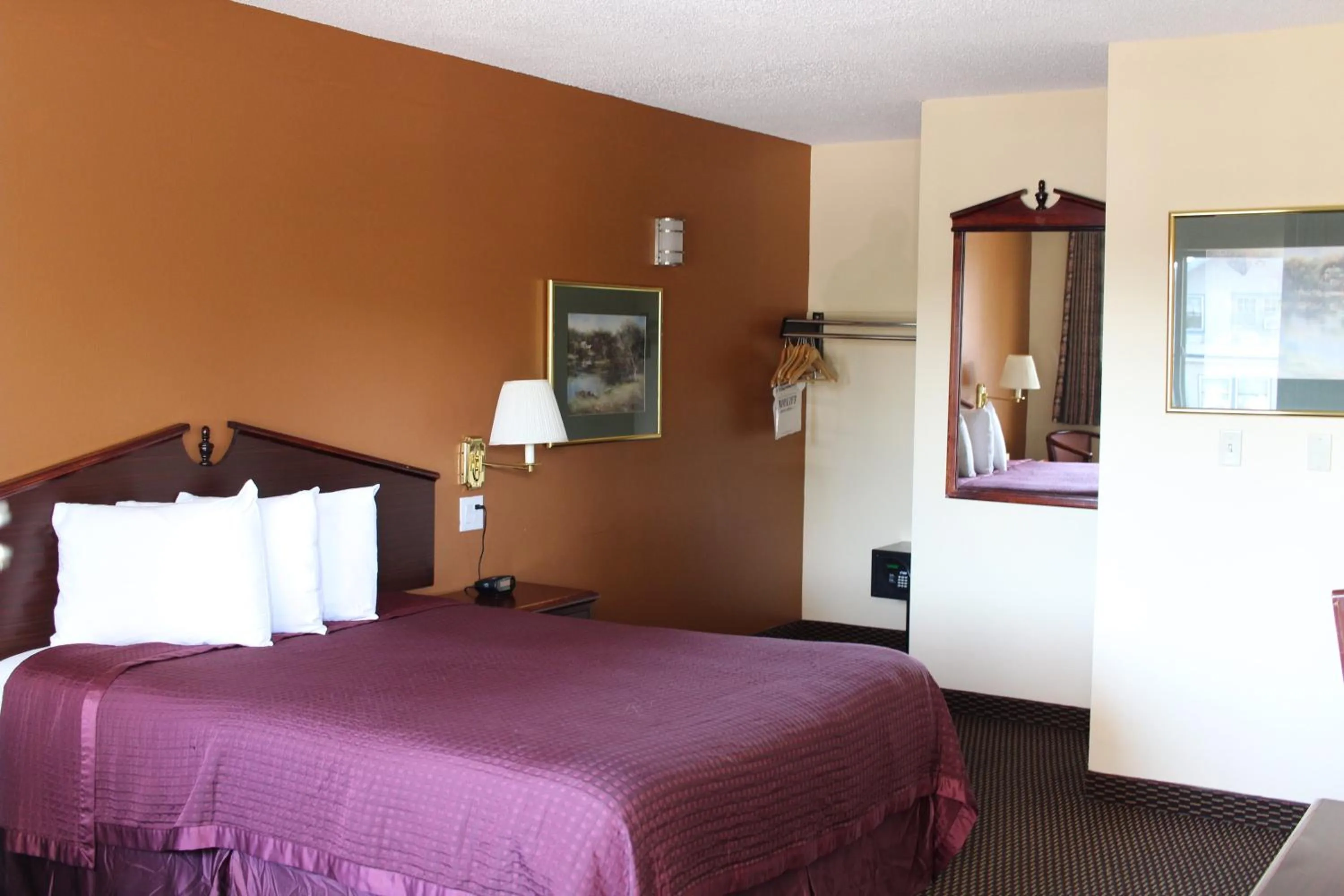 Bed in Knights Inn Salem