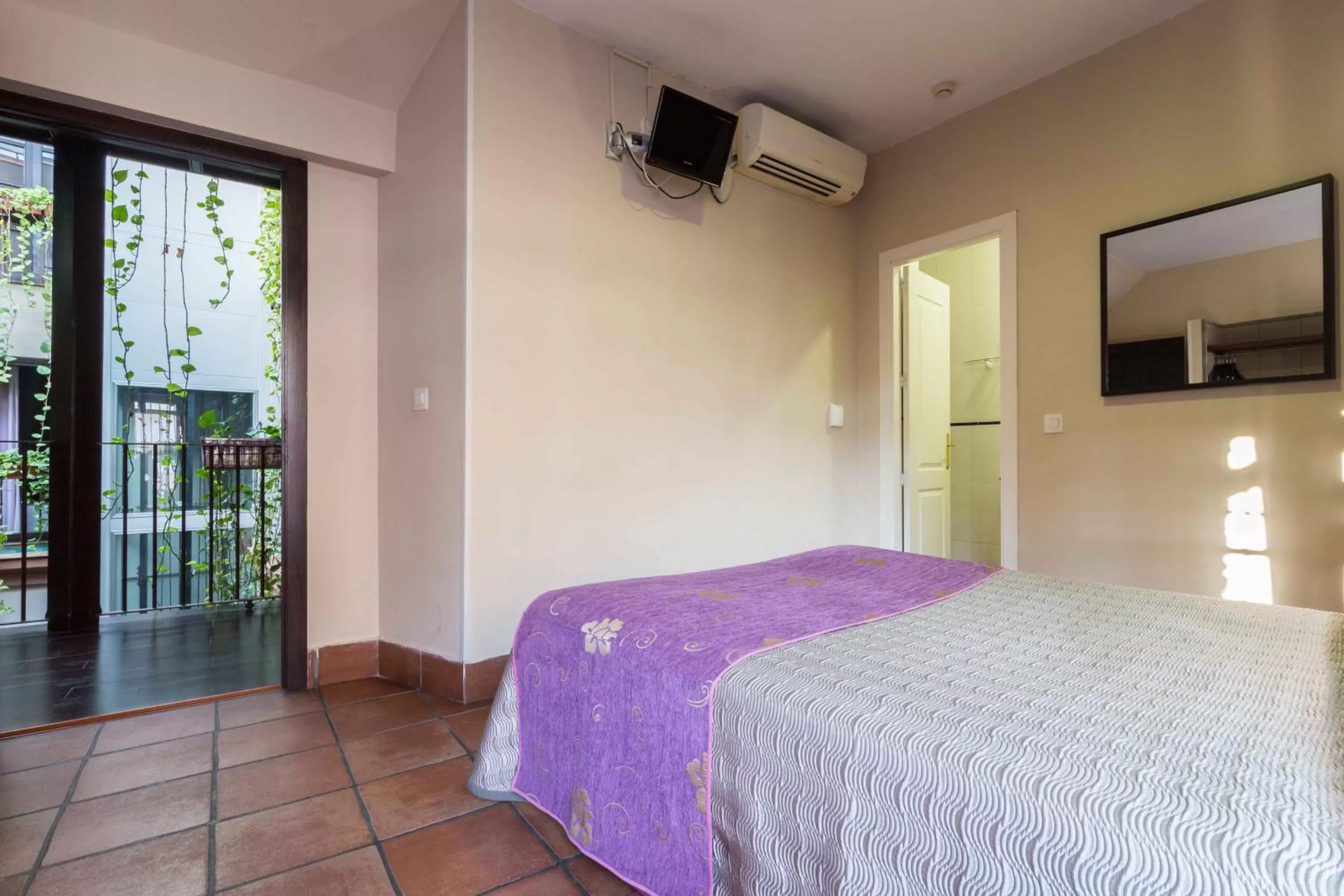 Photo of the whole room, Bed in Hotel Patio de las Cruces