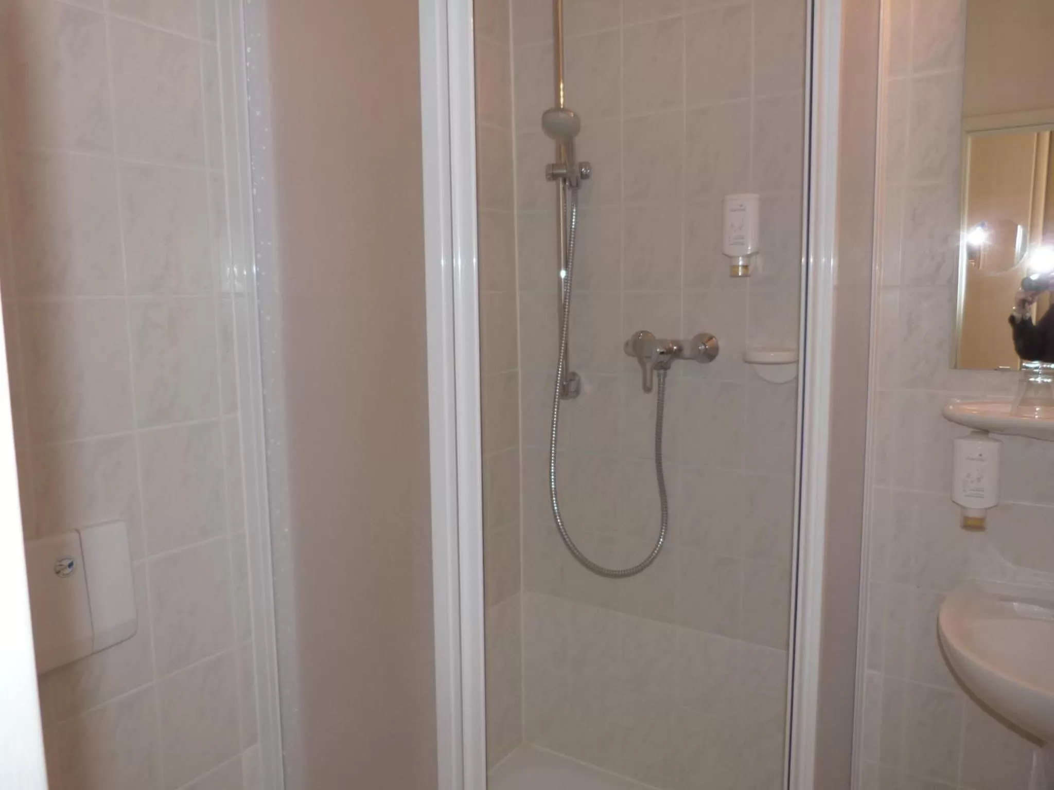 Shower in Hotel Trebeltal