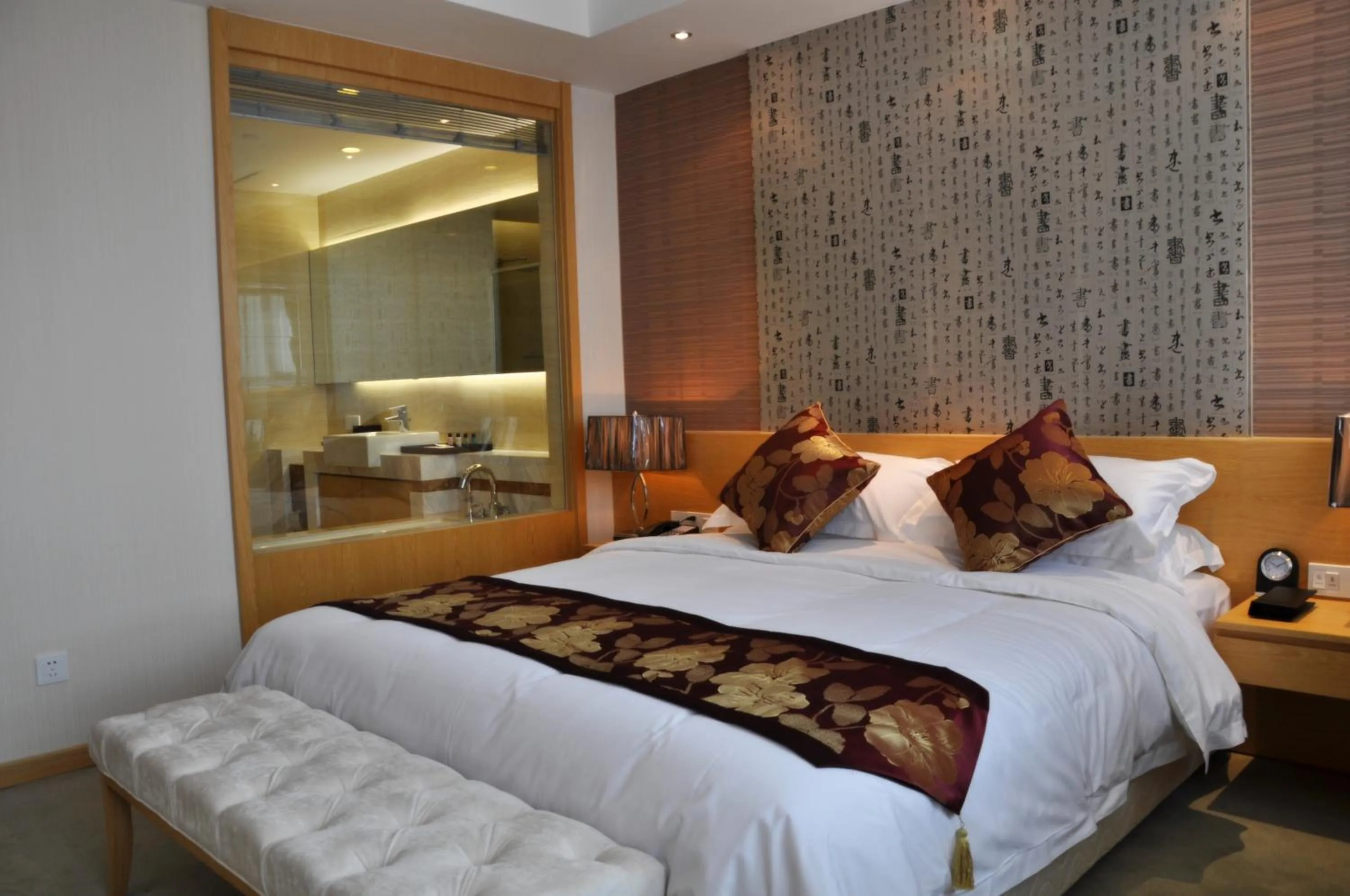 Bed in Suzhou Sun Plaza Hotel