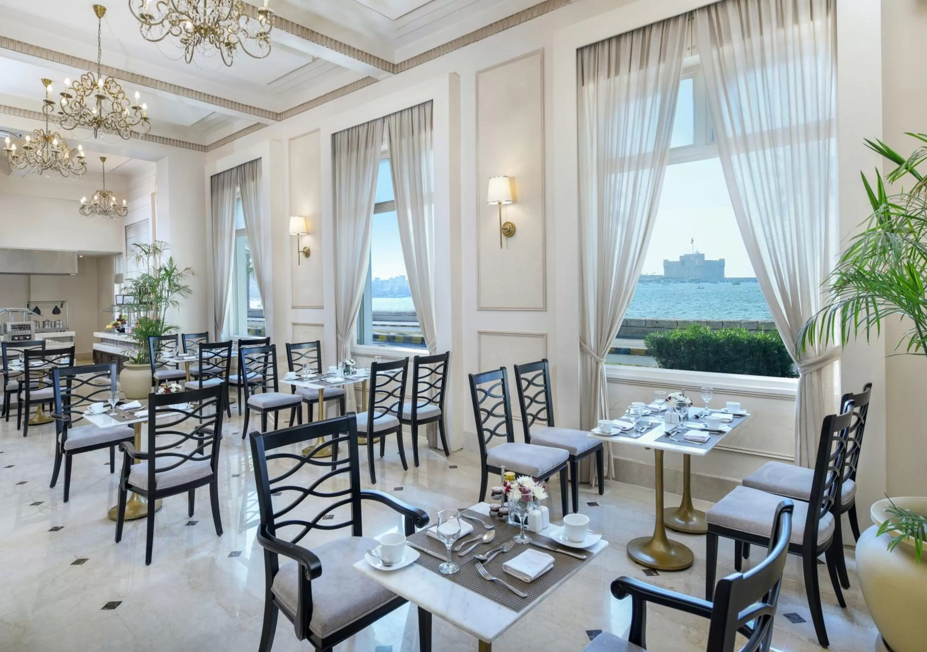 Restaurant/places to eat in Steigenberger Cecil Hotel Alexandria