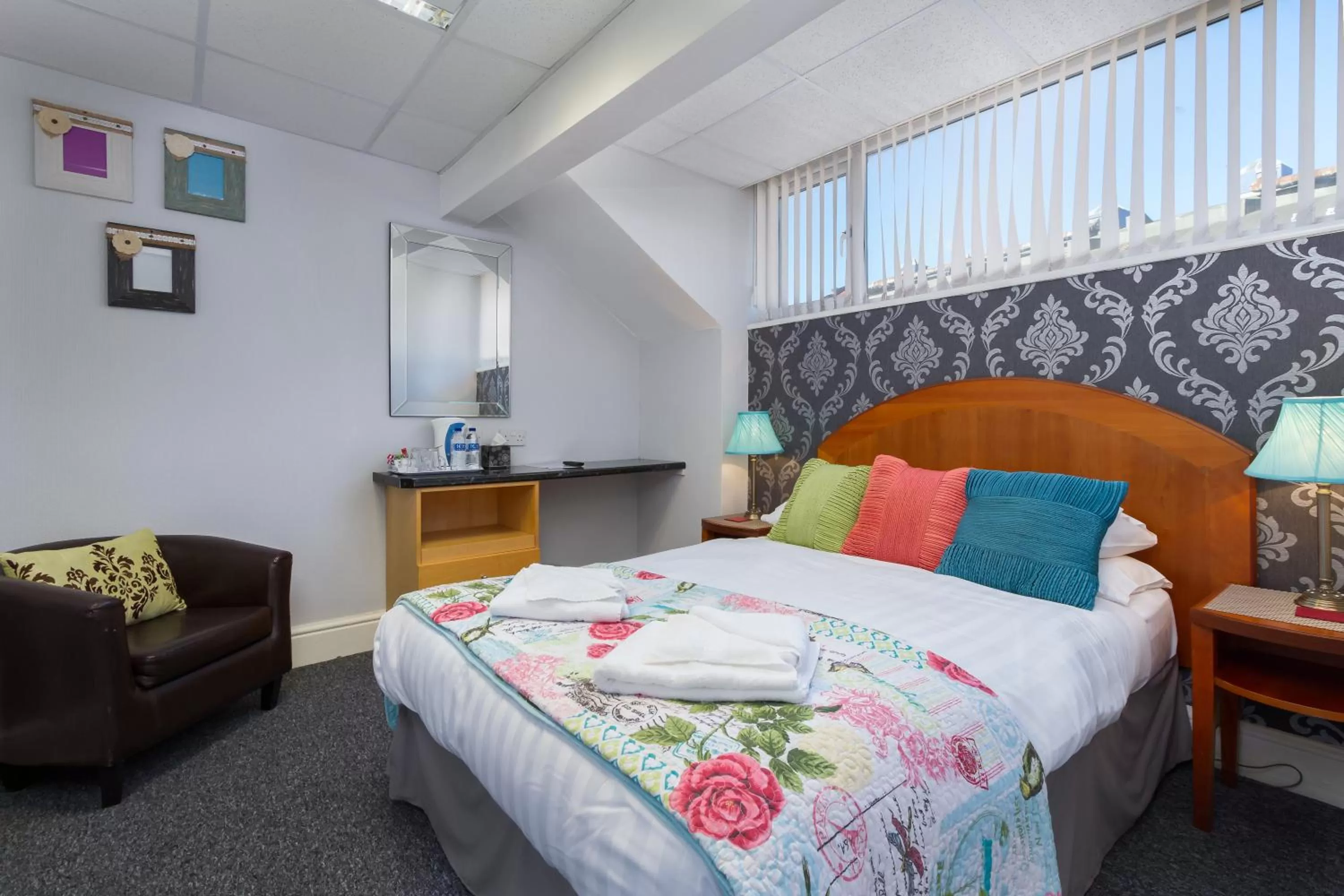 Bed in Adelaide Lodge - Town Centre - Opposite Winter Gardens