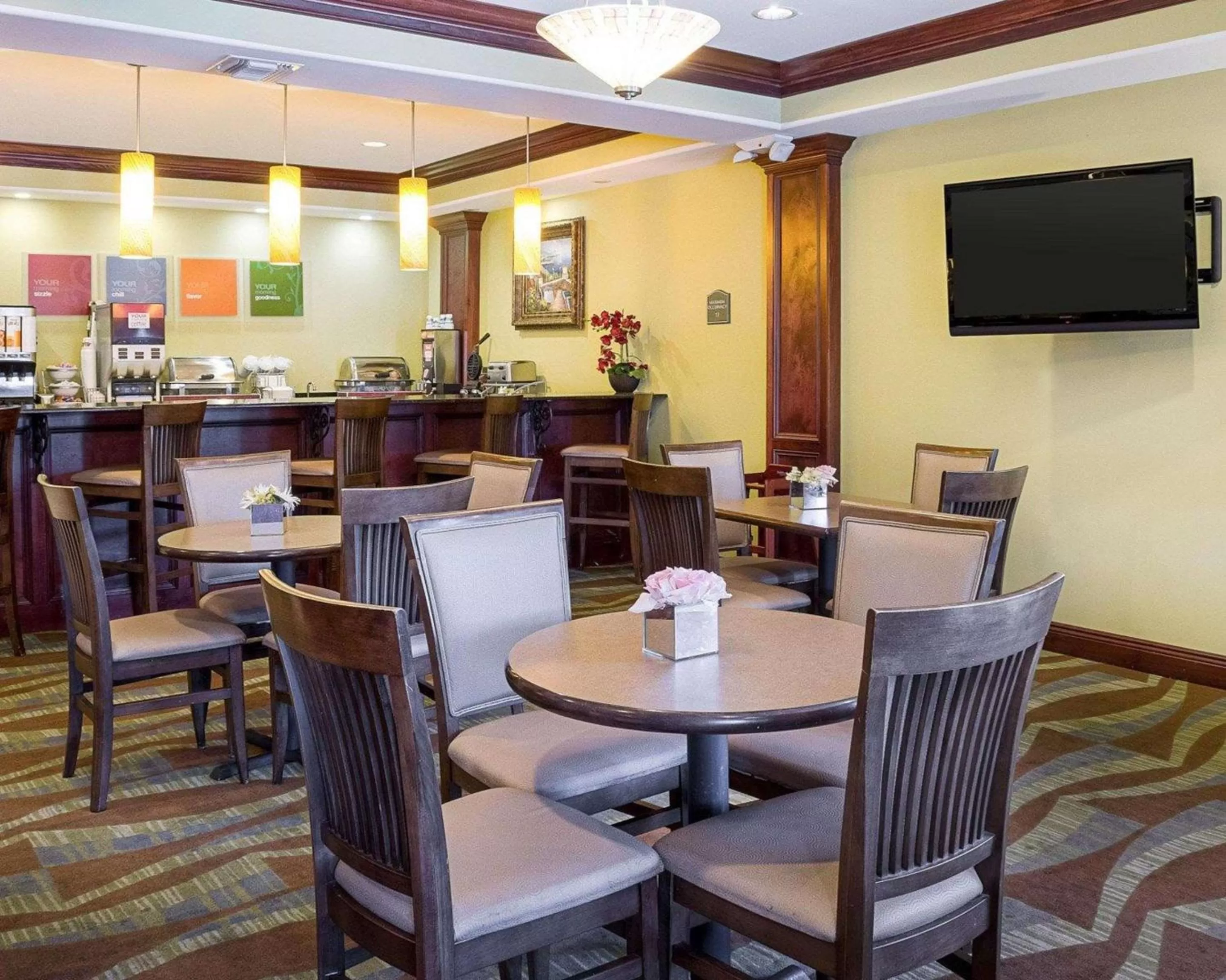 Restaurant/places to eat in Comfort Suites Harvey - New Orleans West