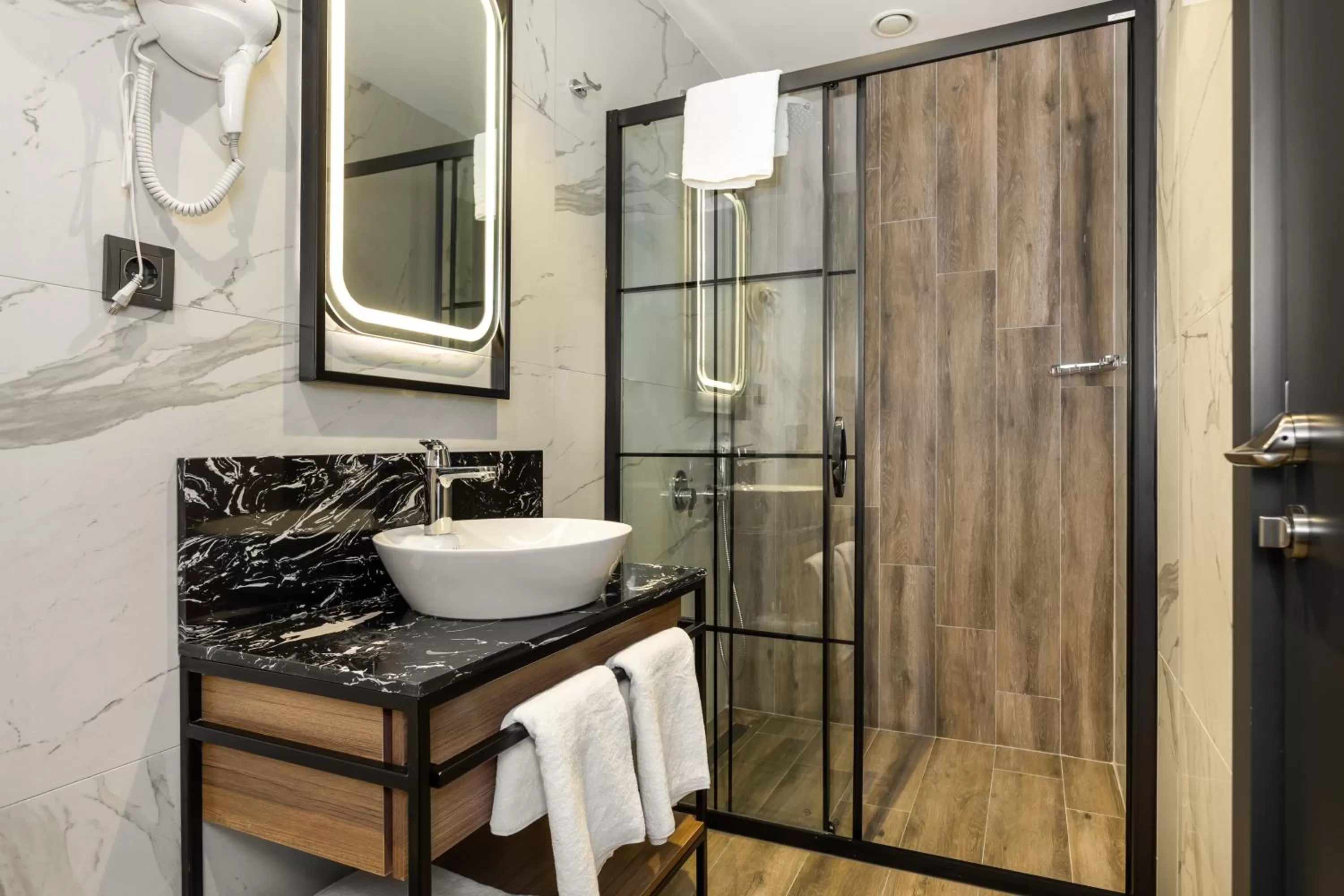 Toilet in Nox Suite Rezidans