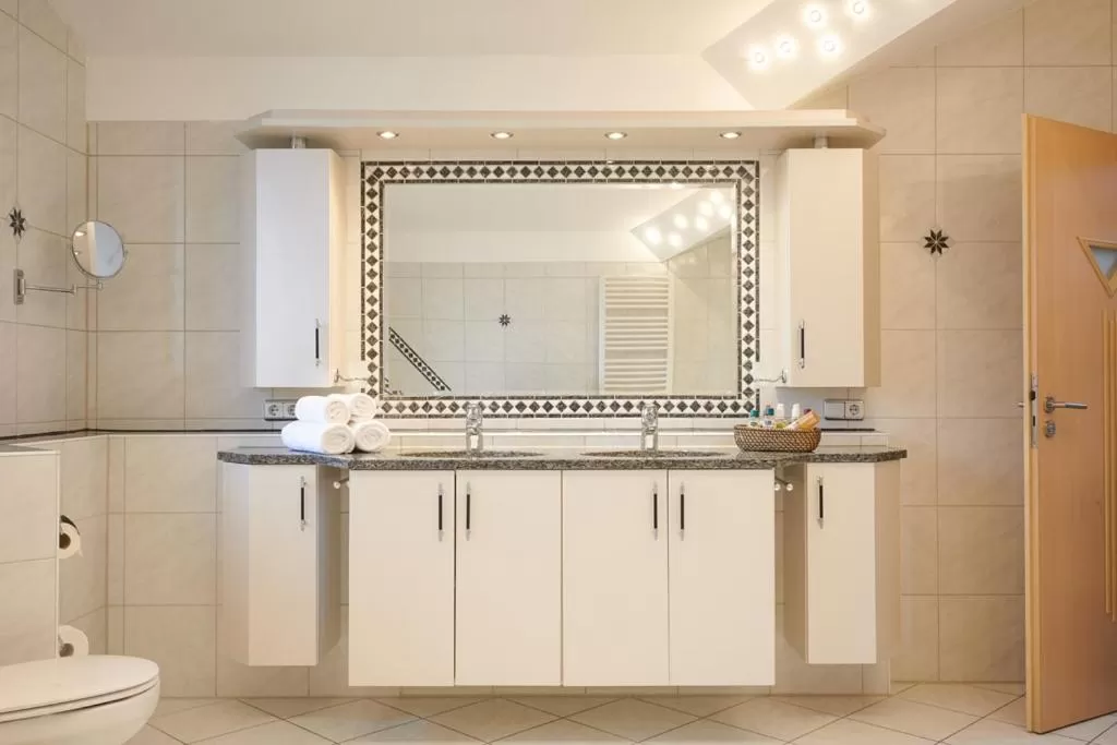 Bathroom in Hotel Seeblick & Ferienwohnung