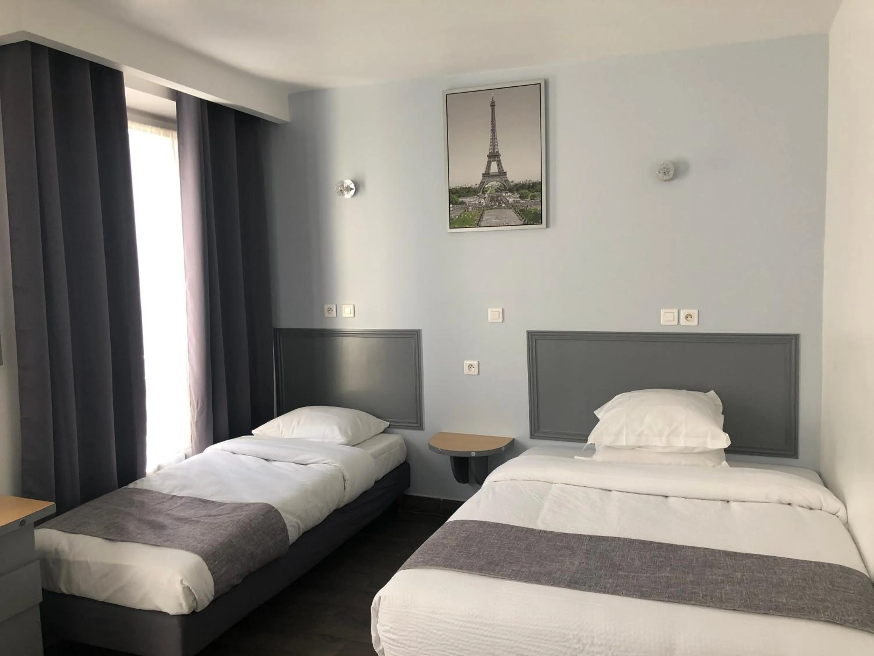 Bed in Hôtel Clauzel Paris